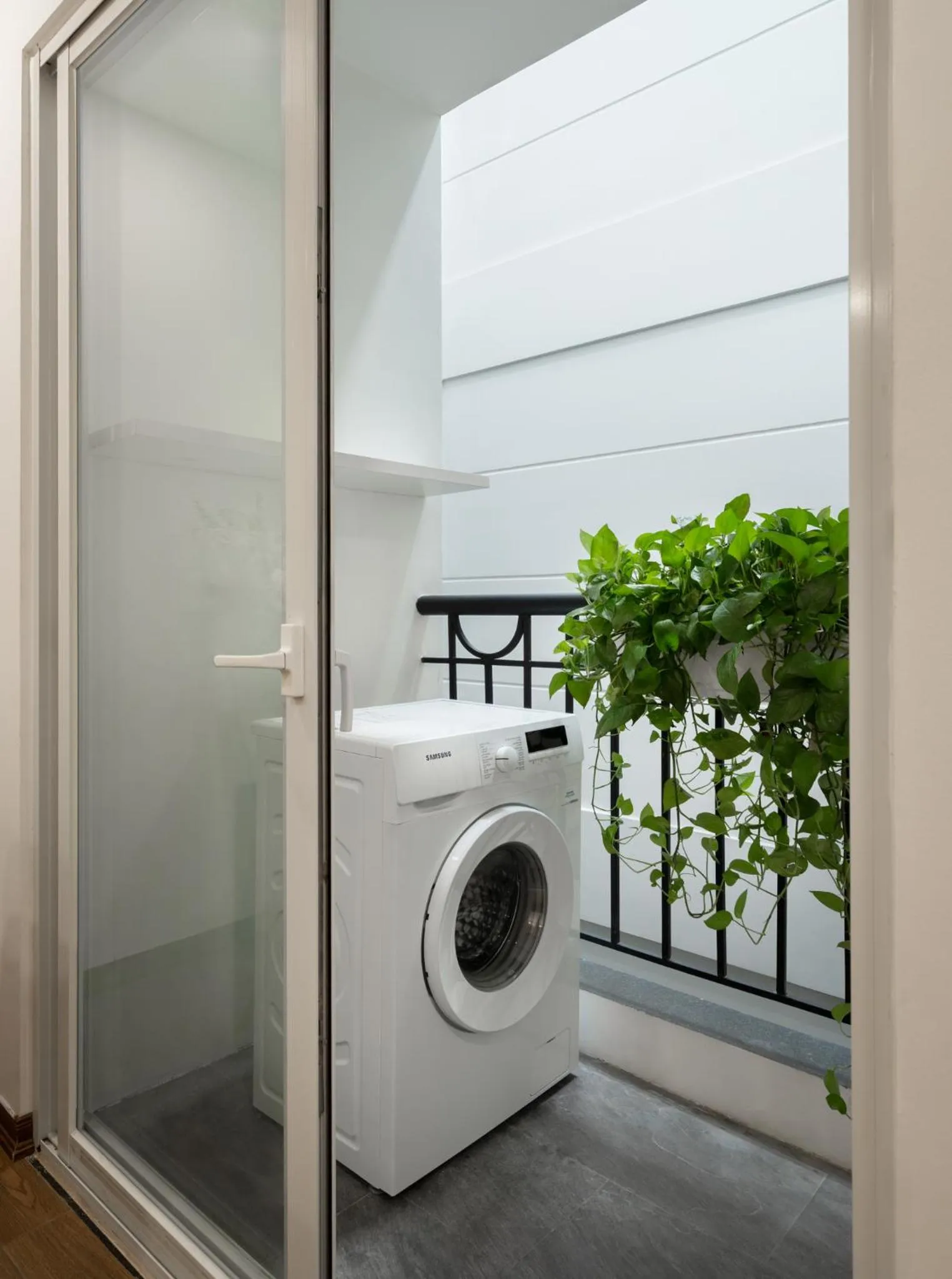 washing machine in Luxe Paradise Hotel Nguyen Khac Hieu