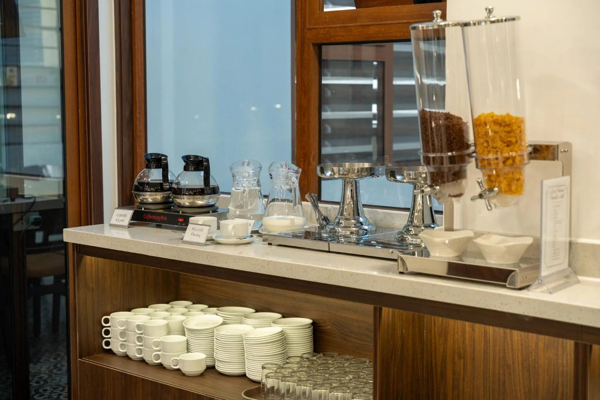 Breakfast in Luxe Paradise Hotel Nguyen Khac Hieu