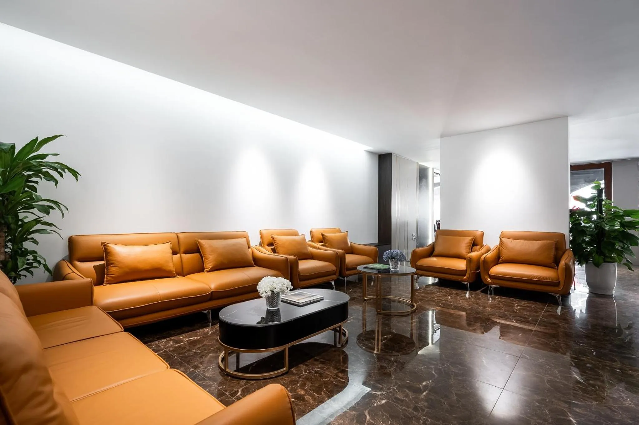 Seating area in Luxe Paradise Hotel Nguyen Khac Hieu