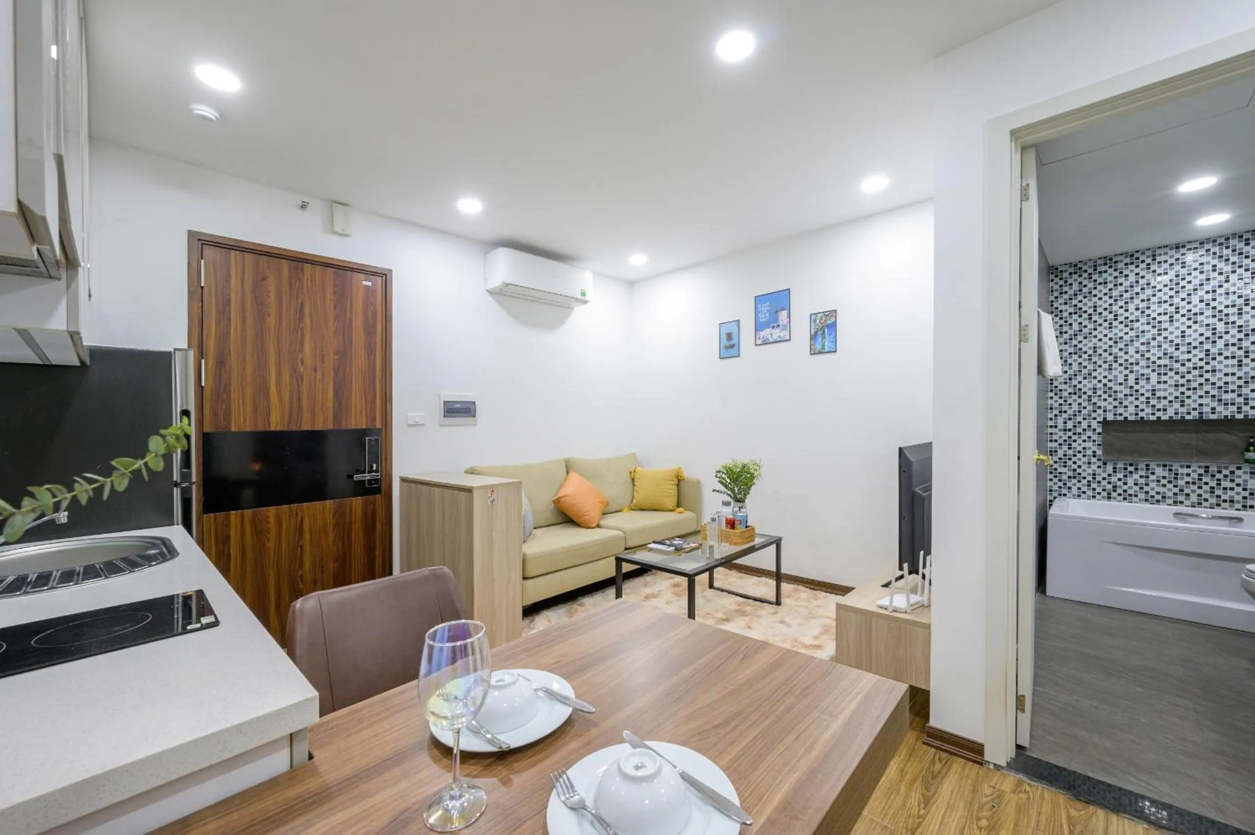 Living room, Bed in Luxe Paradise Hotel Nguyen Khac Hieu