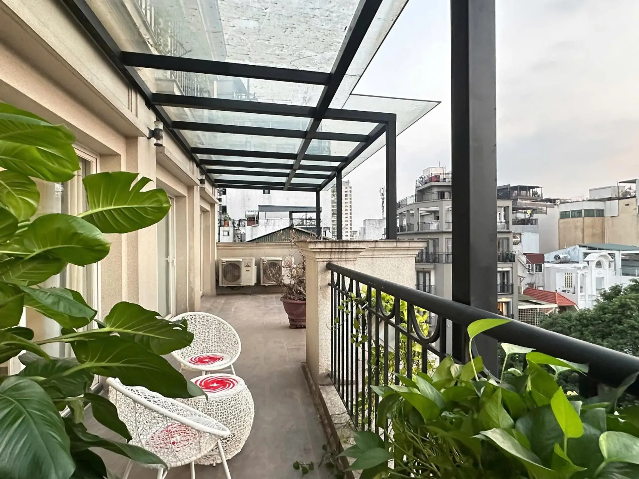 Two-Bedroom Deluxe Apartment with Balcony in Luxe Paradise Hotel Nguyen Khac Hieu Two-Bedroom Deluxe Apartment with Balcony in Luxe Paradise Hotel Nguyen Khac Hieu