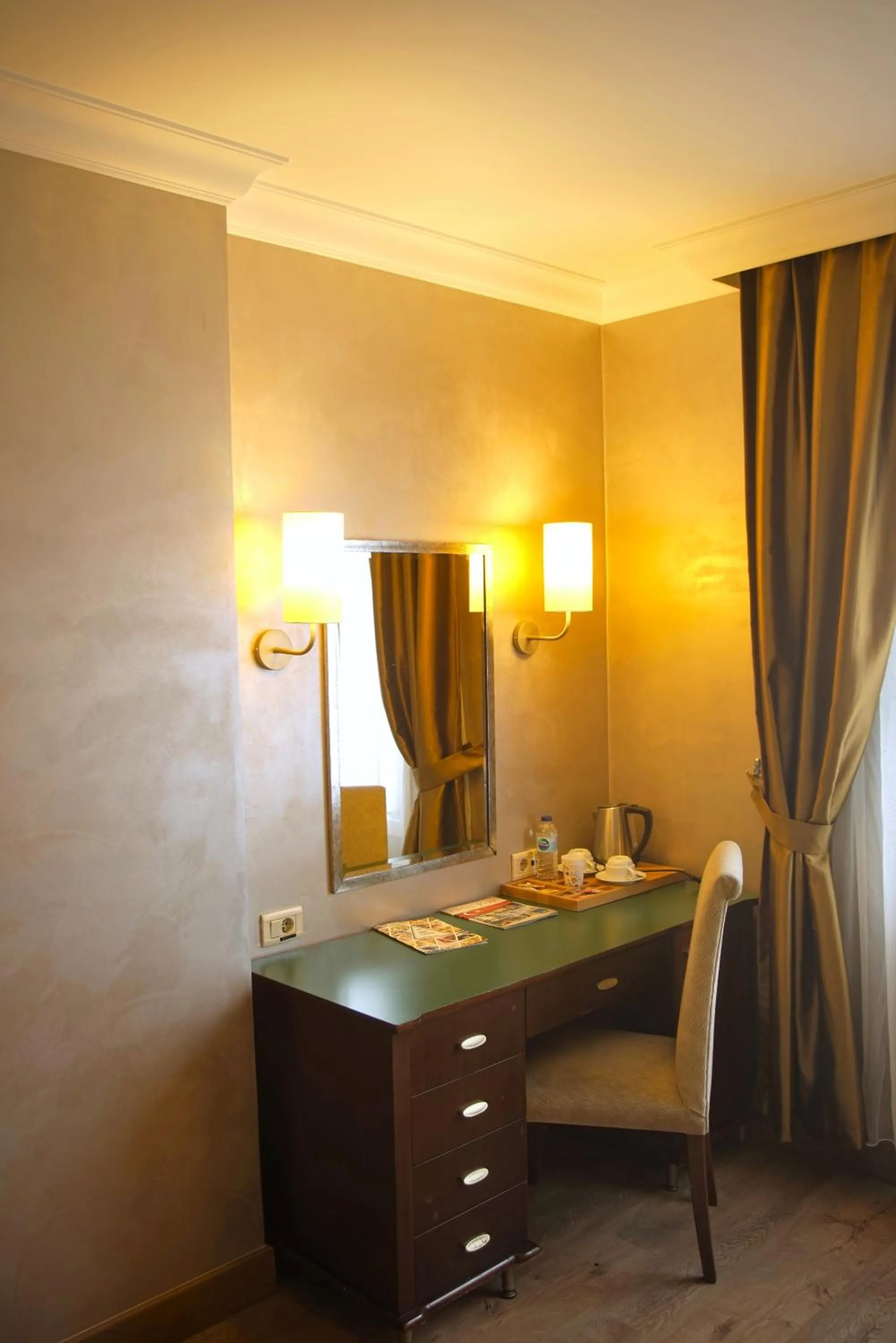 Bed in The Green Park Merter