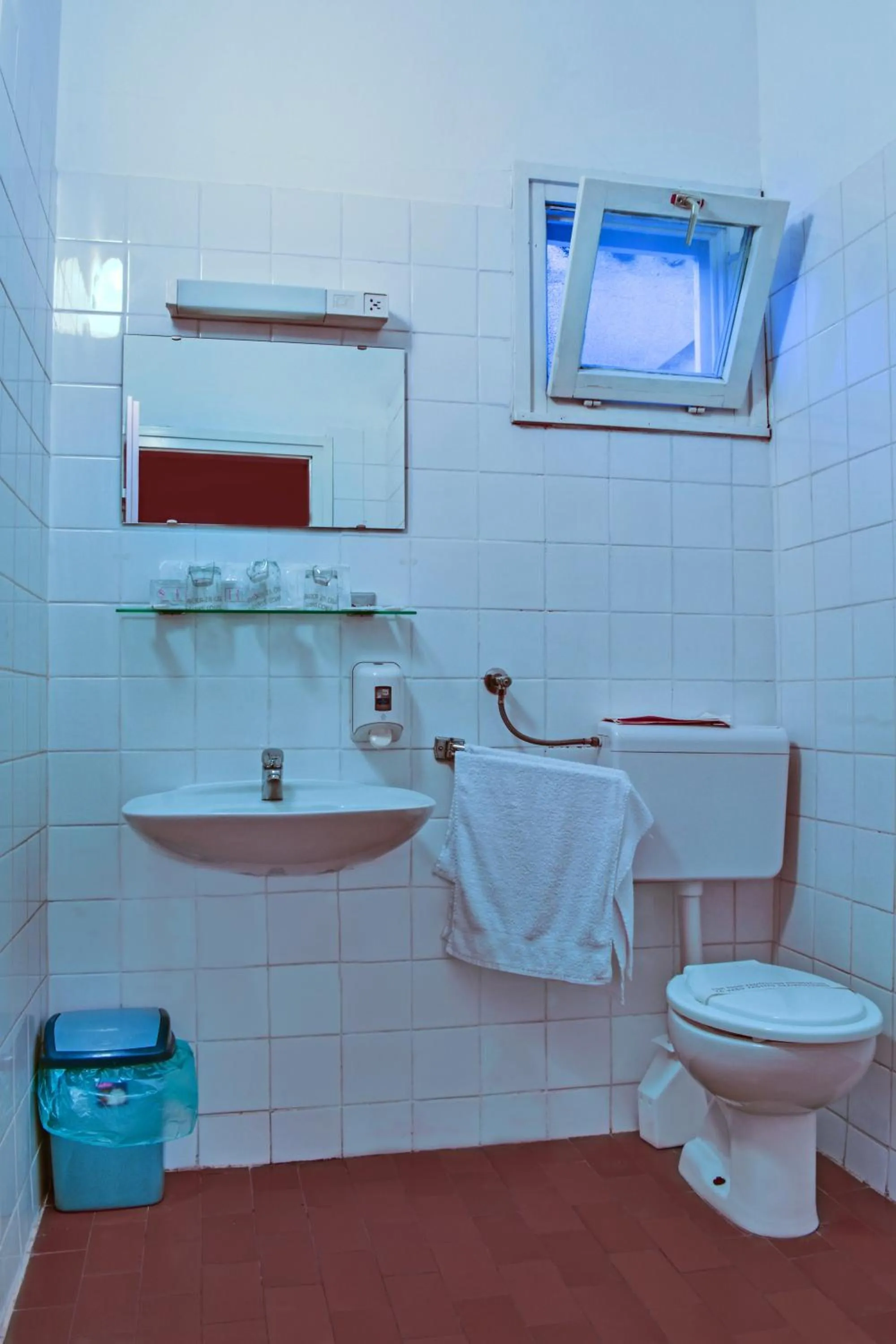 Bathroom in Hotel Art