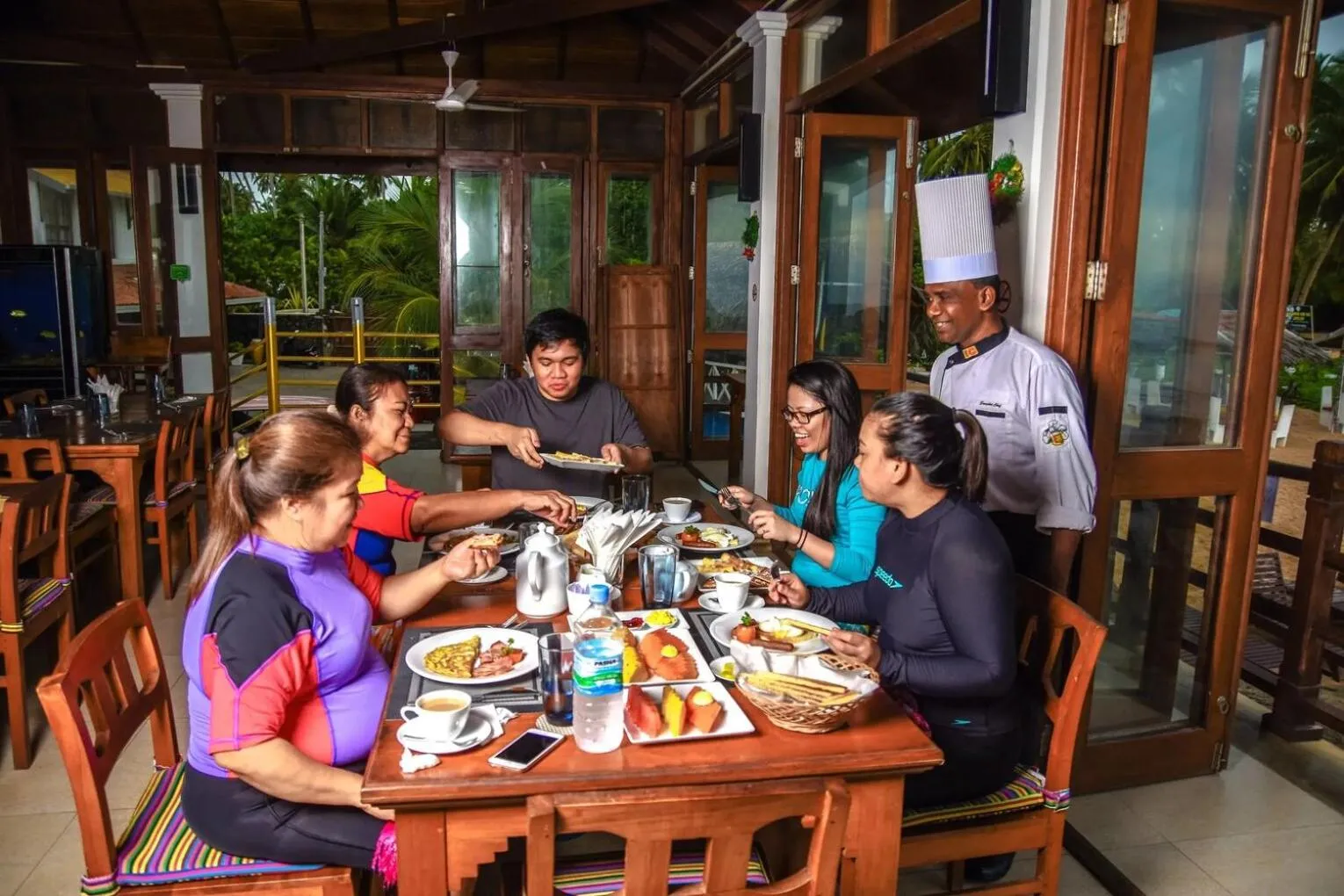 Restaurant/places to eat in Amara White Villa