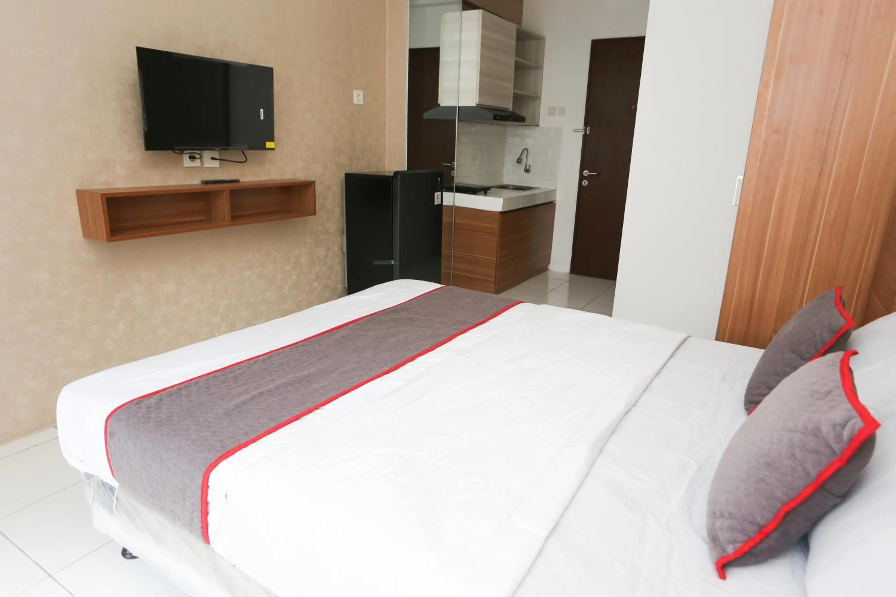 Bedroom, Bed in Collection O metroploitian park Serviced Apartmen