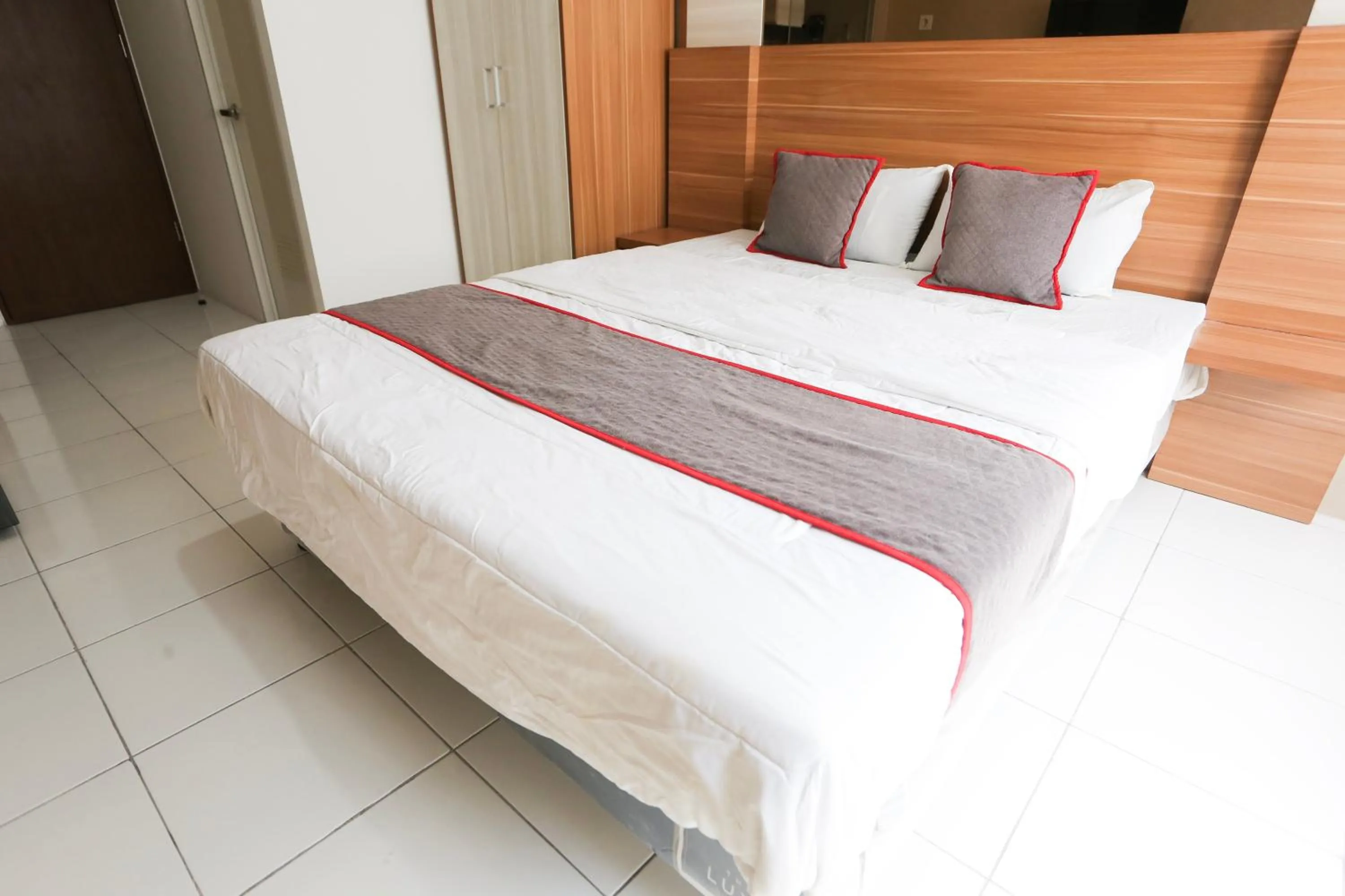 Bedroom, Bed in Collection O metroploitian park Serviced Apartmen