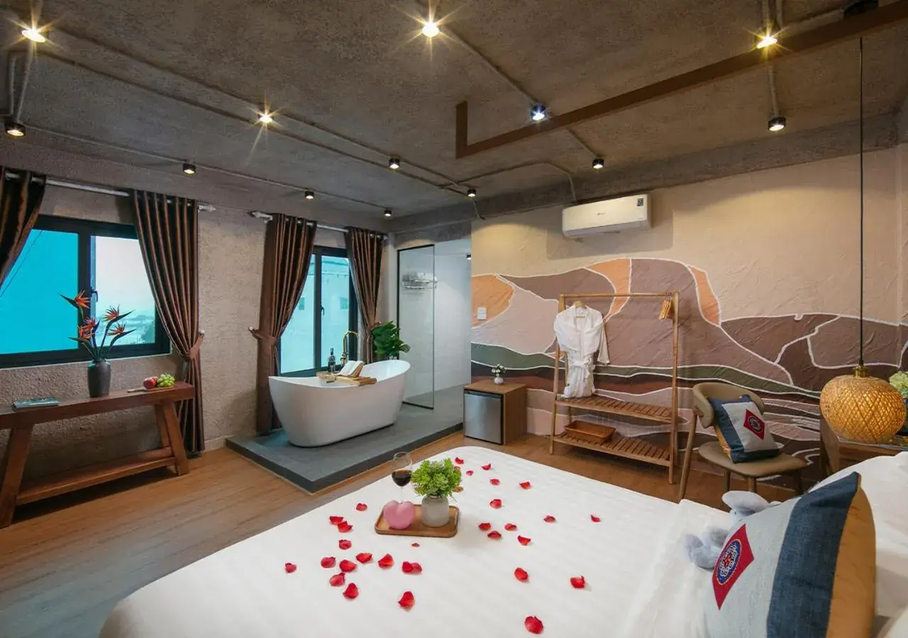 Deluxe Double Room with Bath in Wanderlust Station Hostel Deluxe Double Room with Bath in Wanderlust Station Hostel