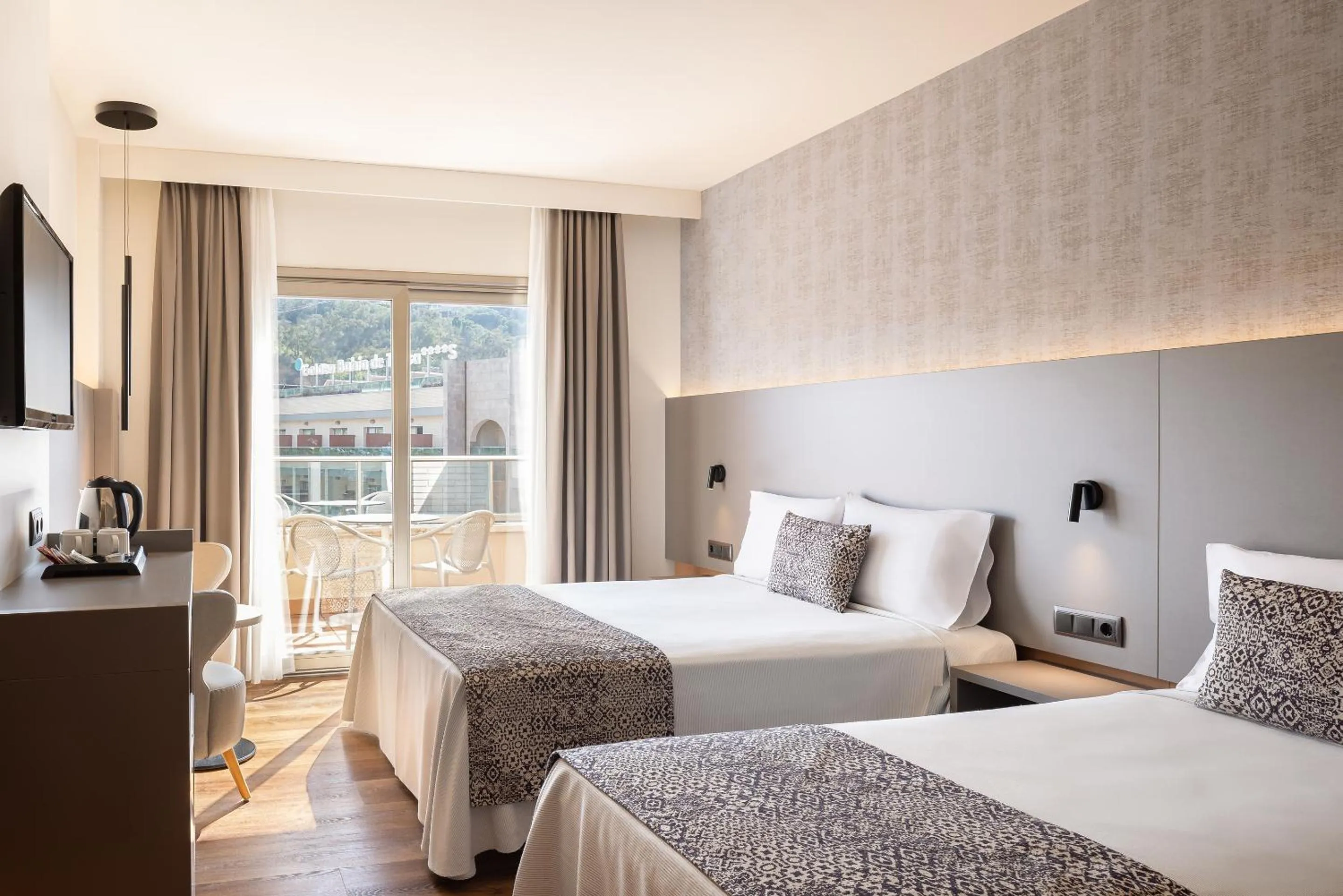 Bed in Golden Bahía de Tossa & Spa 4* Sup.