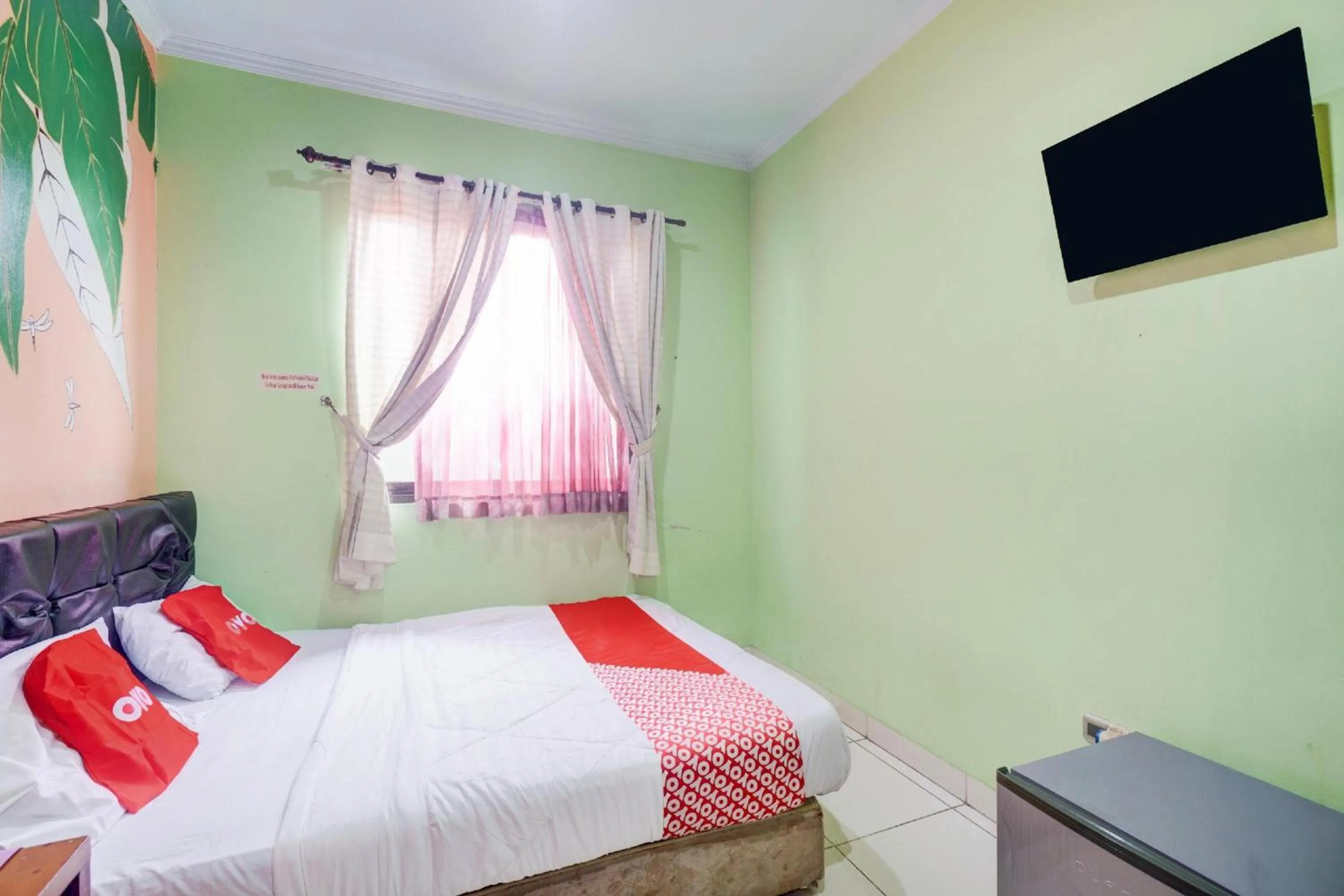 View (from property/room), Bed in Hotel O Tebet Near Tebet Station Formerly Sabda Guest House