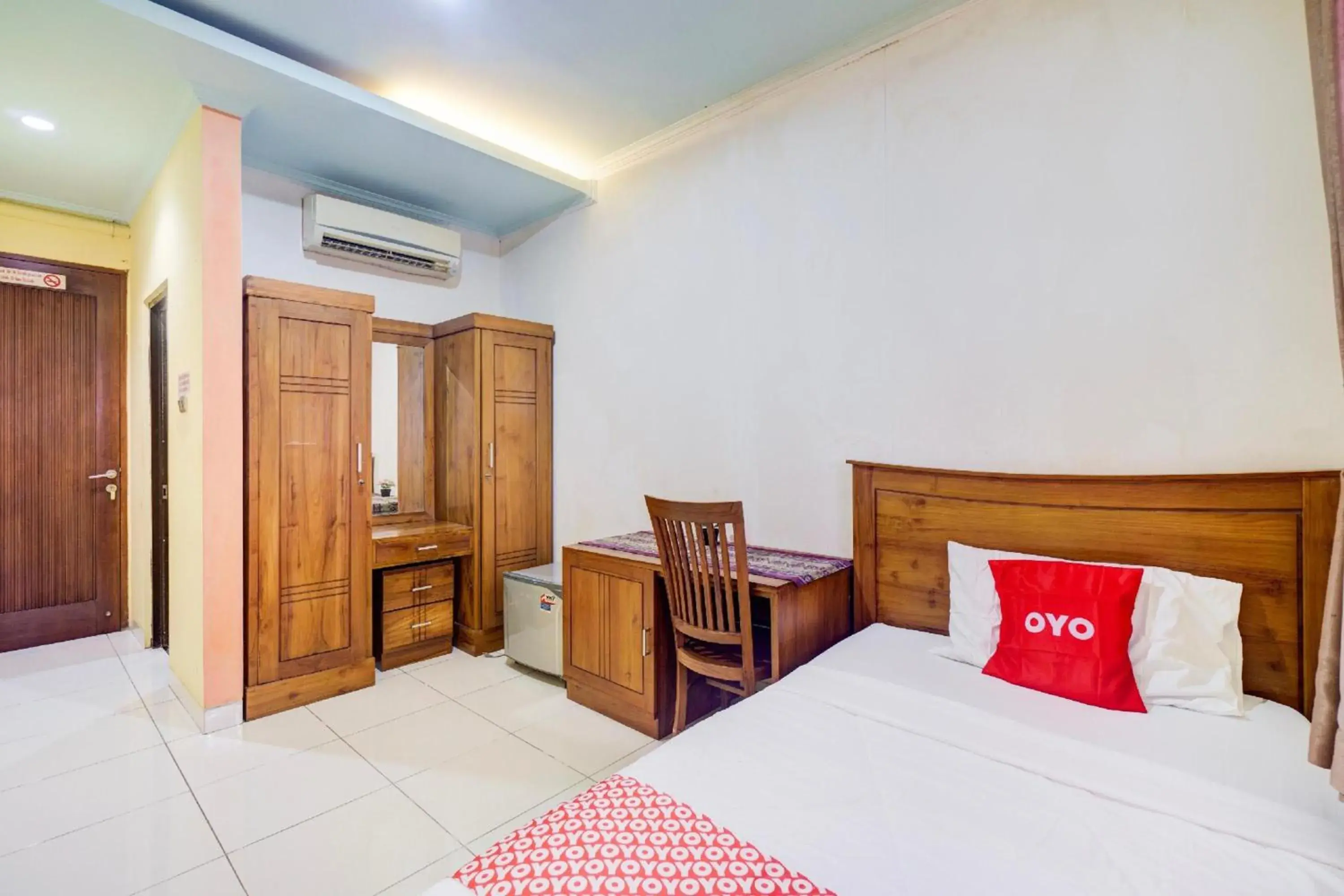 Standard Single Room - single occupancy in Hotel O Tebet Near Tebet Station Formerly Sabda Guest House Standard Single Room - single occupancy in Hotel O Tebet Near Tebet Station Formerly Sabda Guest House