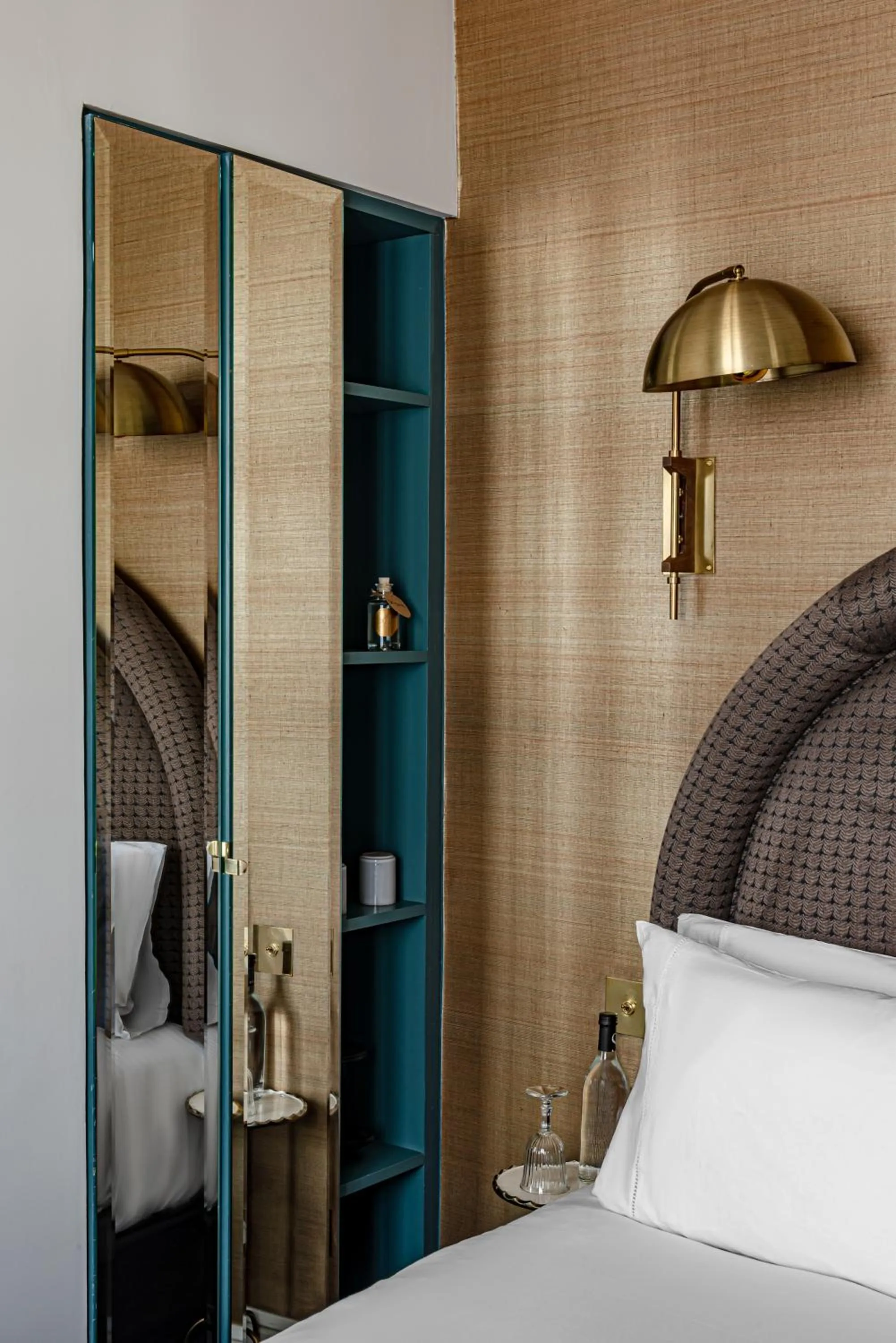 Photo of the whole room, Bed in Grand Pigalle Experimental