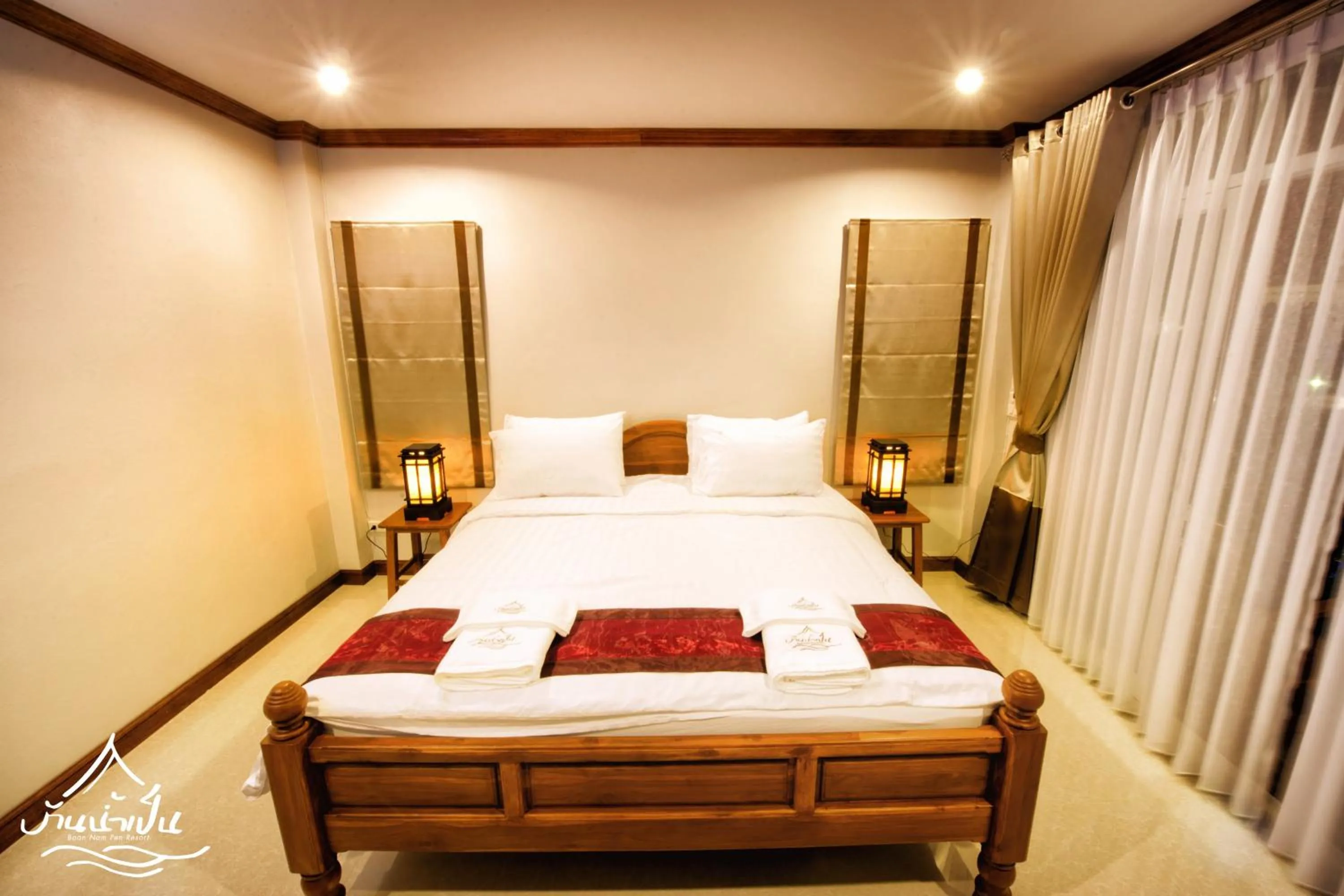 Photo of the whole room, Bed in Baan Nam Pen Resort