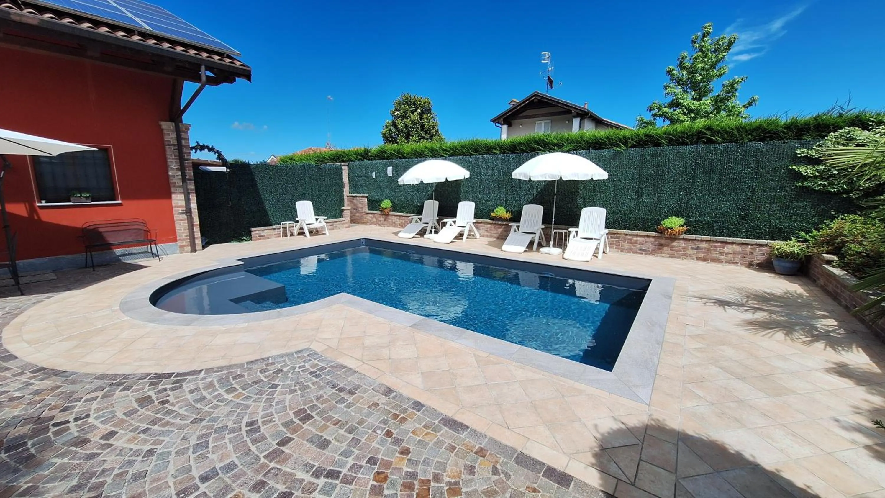 Swimming pool in Villa Laura B&B