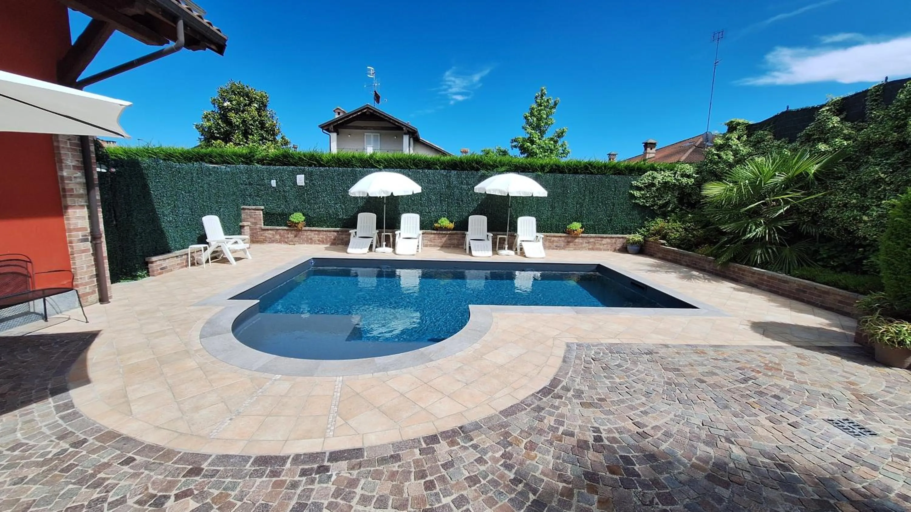 Swimming pool in Villa Laura B&B