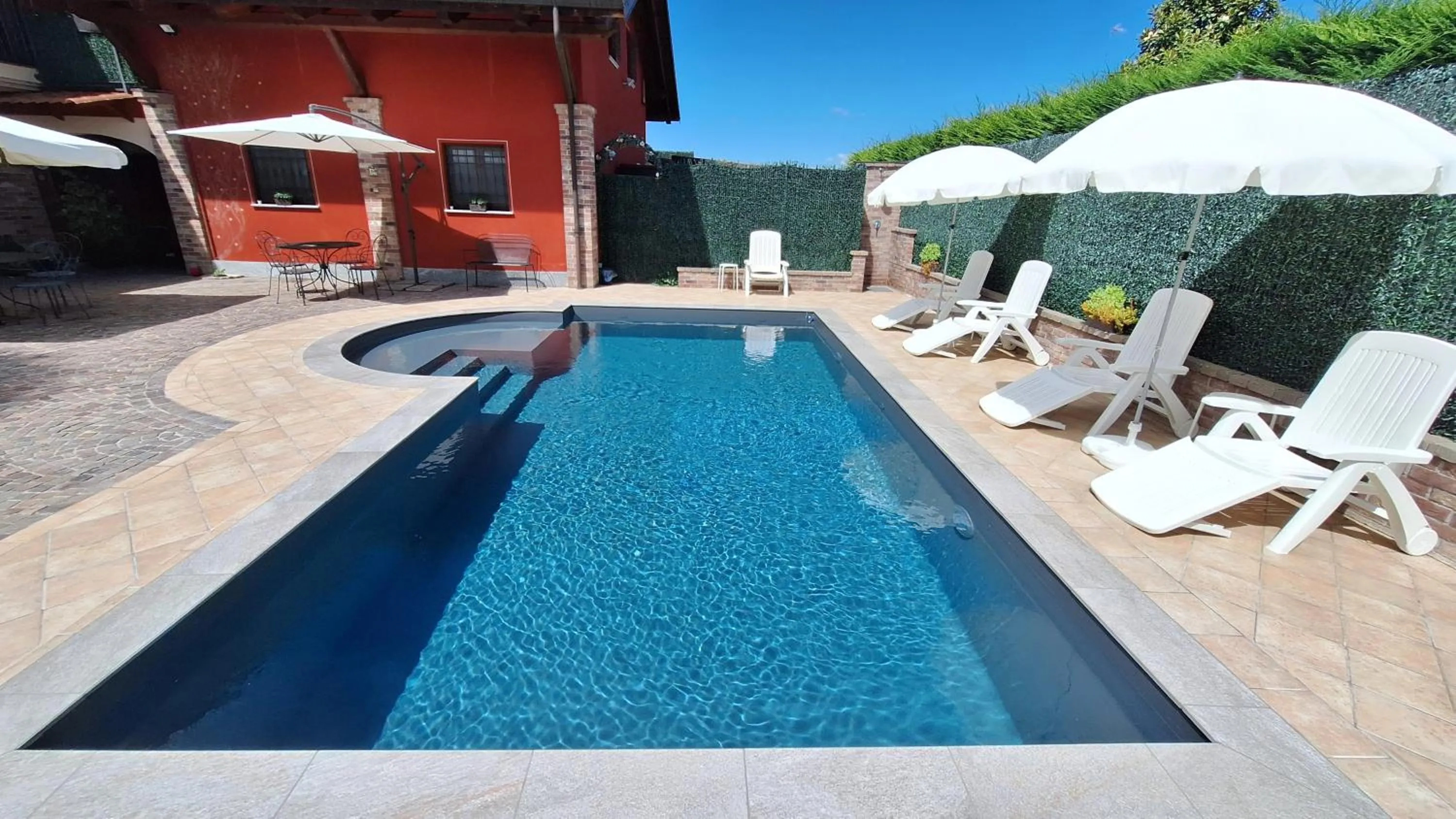 Swimming pool in Villa Laura B&B