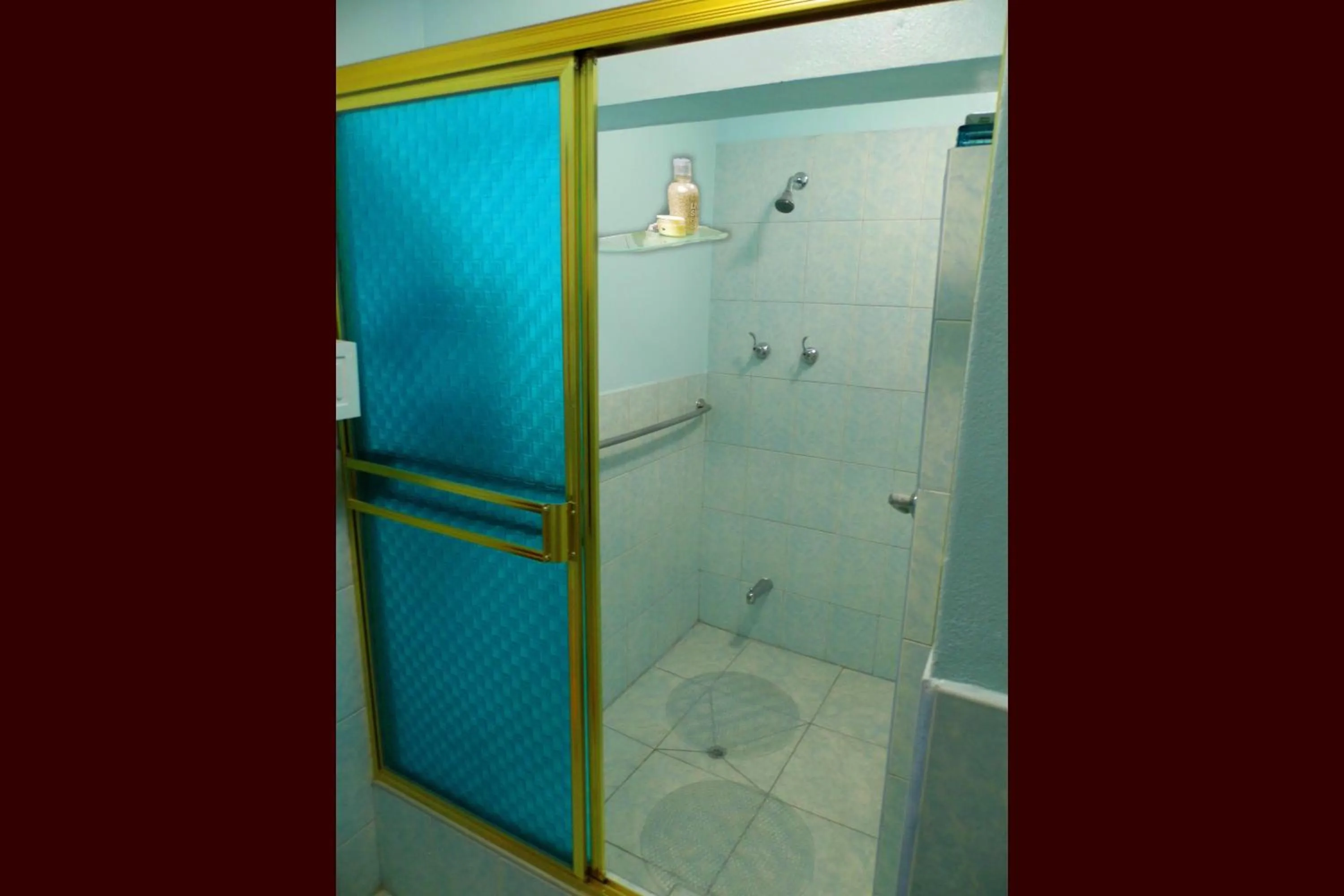 Shower in Magicperu Apart Hotel