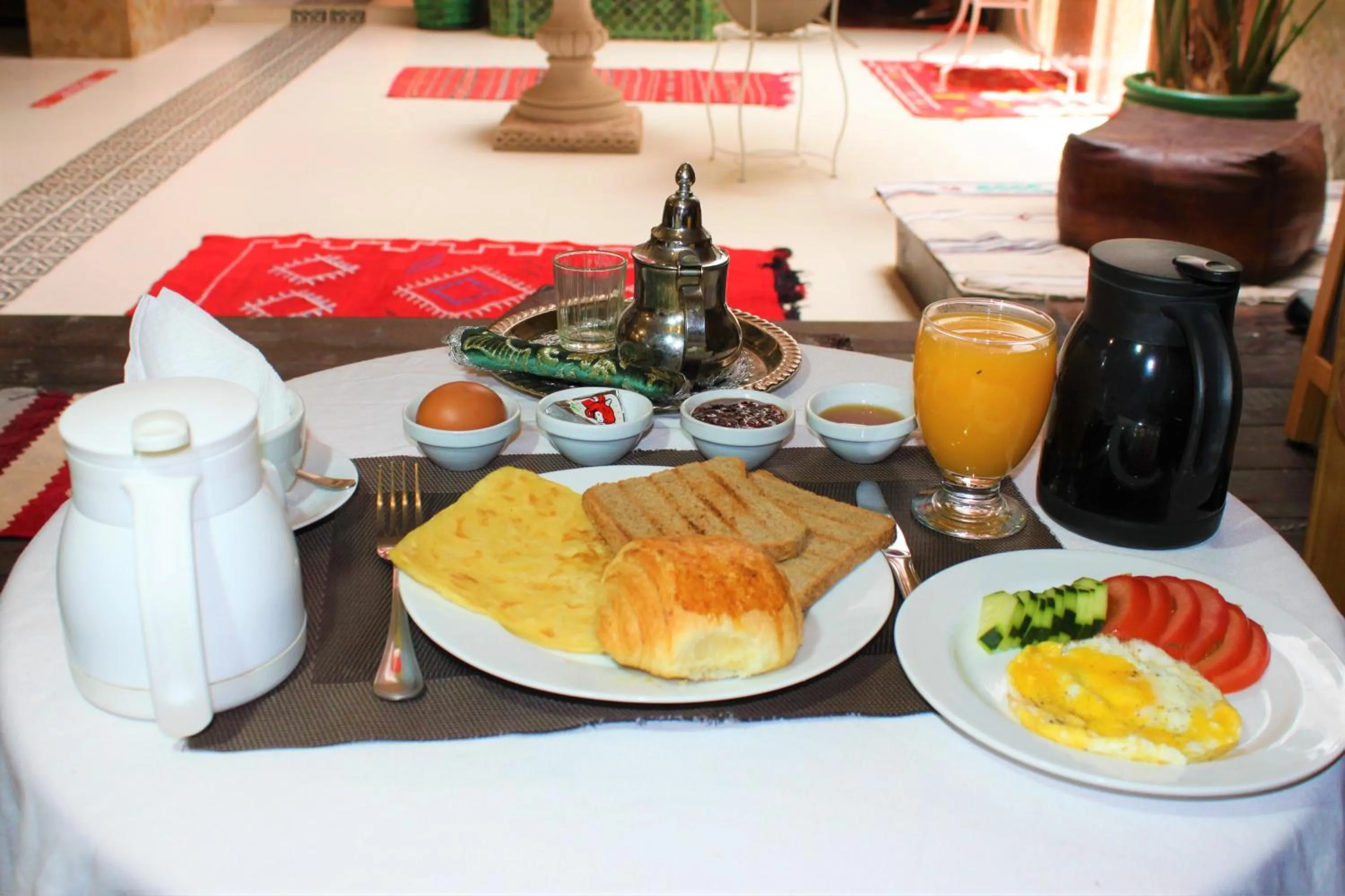 Restaurant/places to eat in Riad Al Wafaa