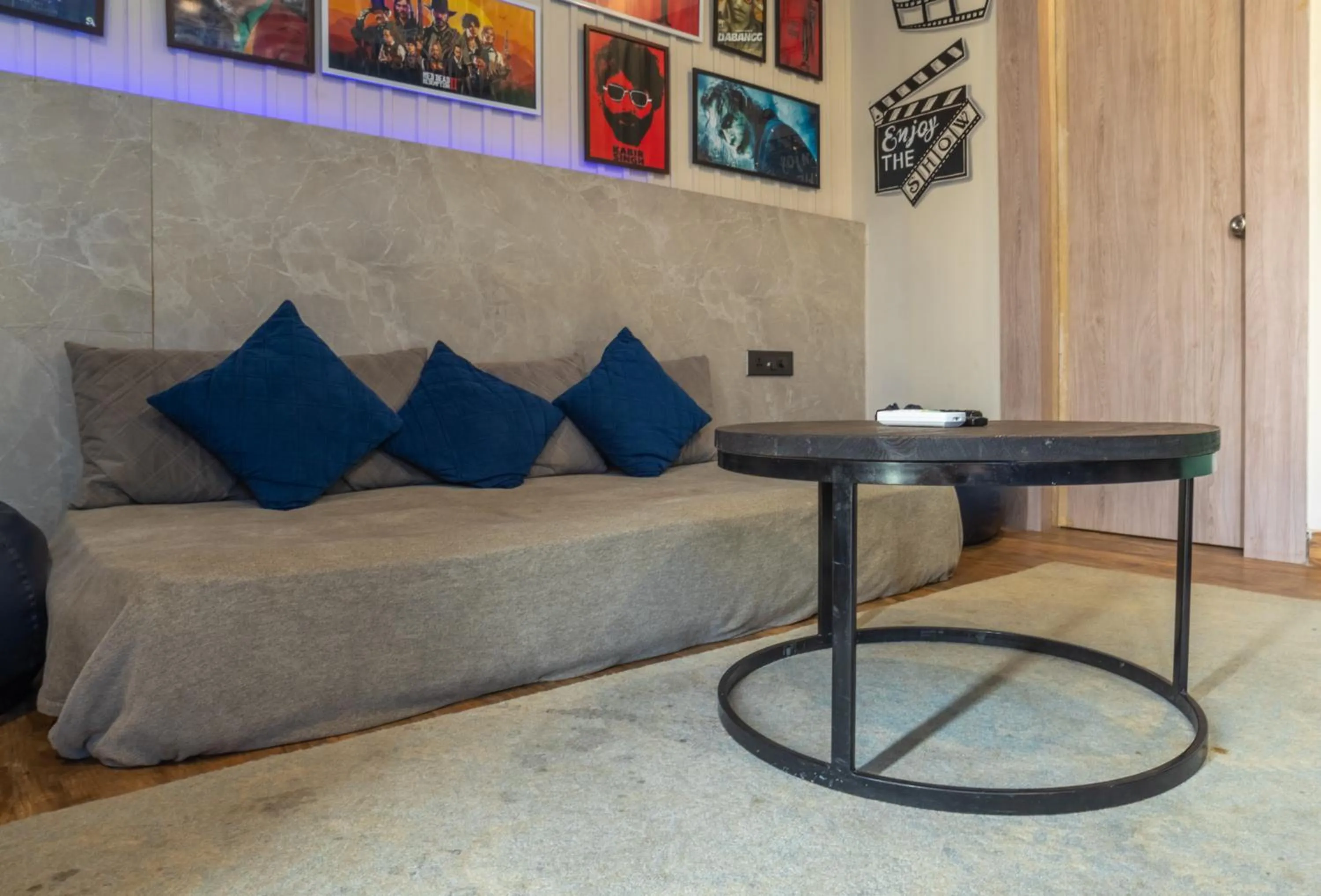 Seating area in Housr Phase 1 Arjun Marg & Golf Course Road