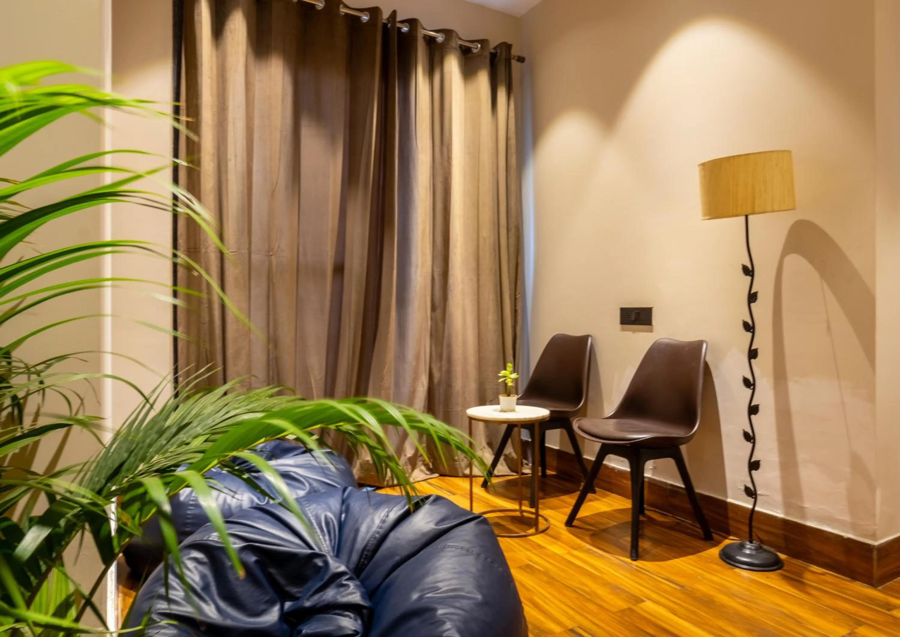 Seating area in Housr Phase 1 Arjun Marg & Golf Course Road