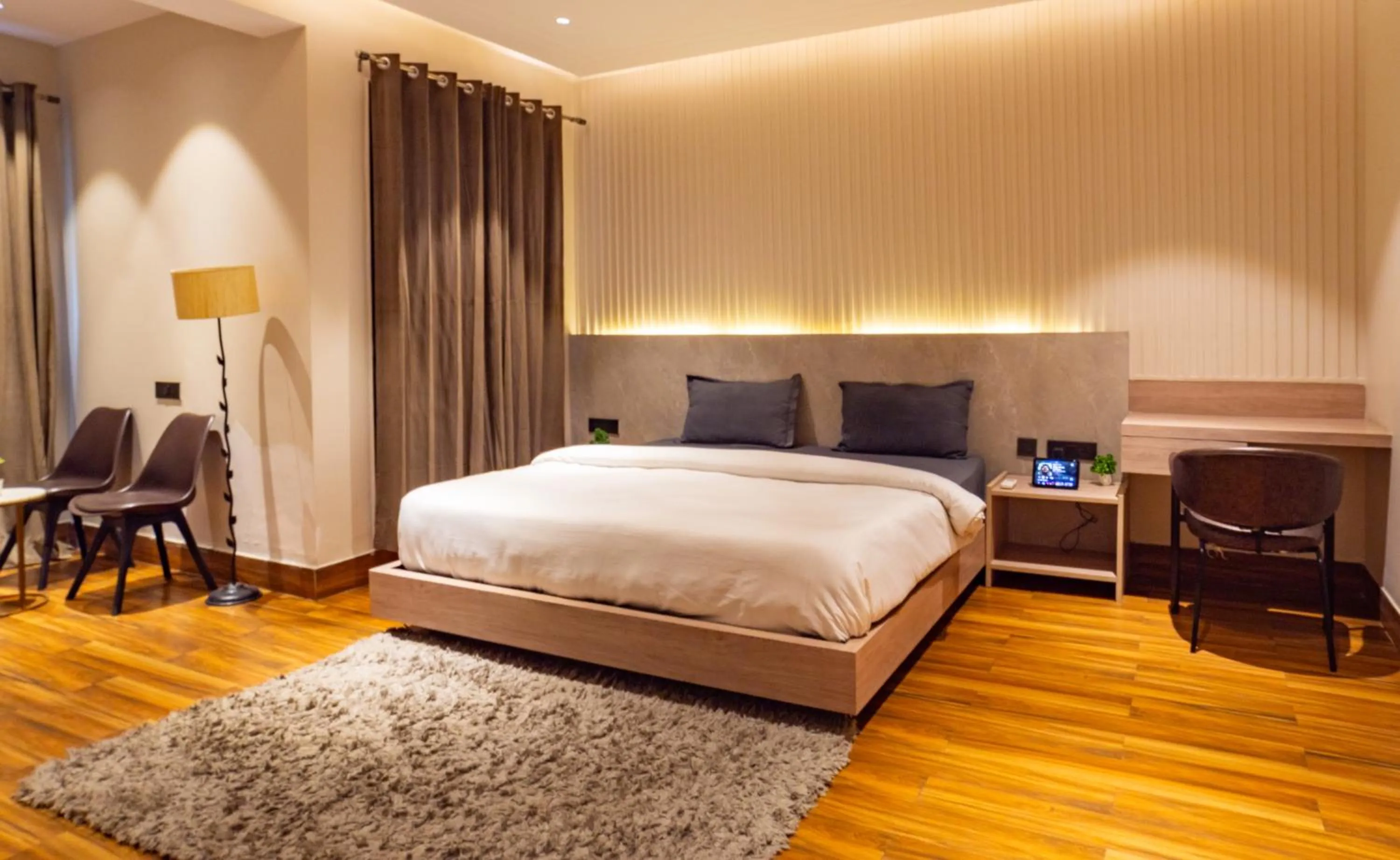 Photo of the whole room in Housr Phase 1 Arjun Marg & Golf Course Road