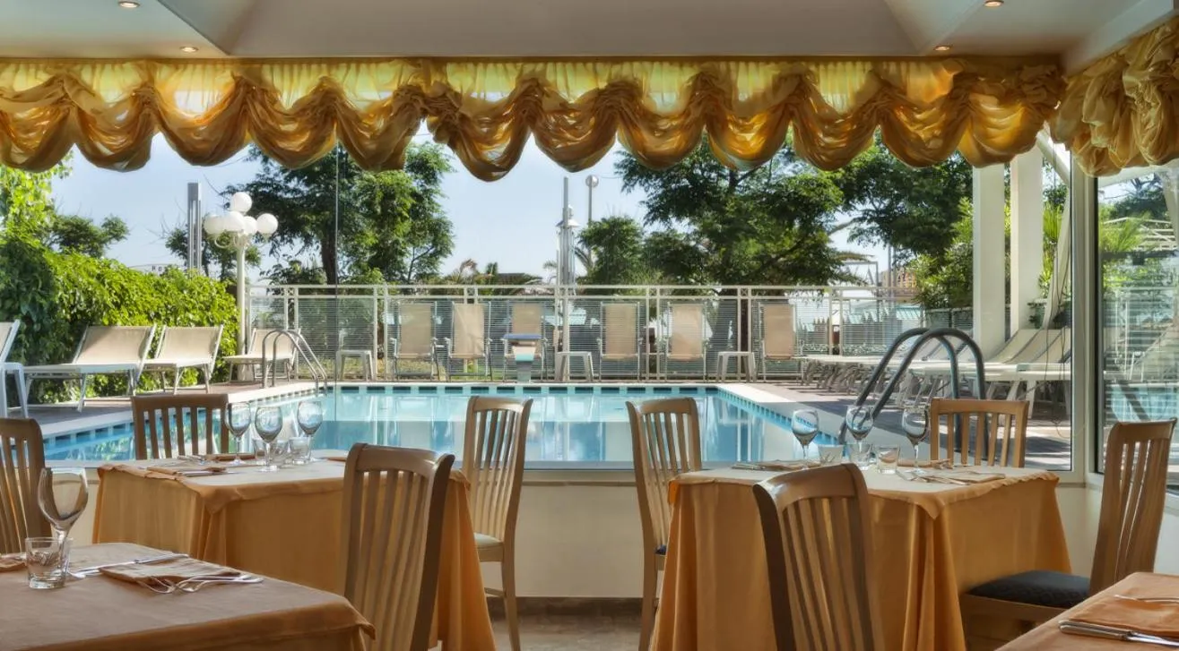 Restaurant/places to eat in Hotel Roma