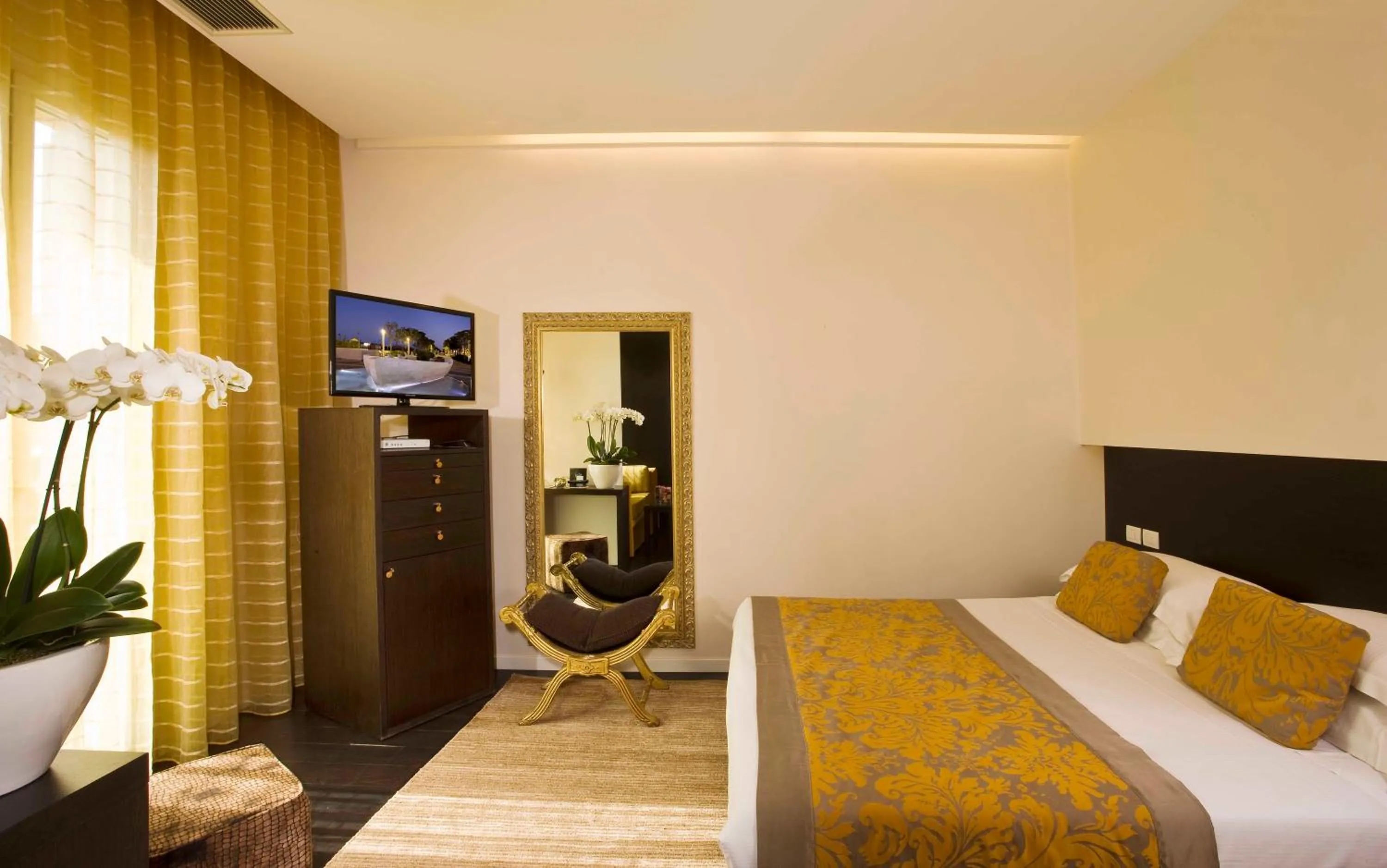 Bedroom, Bed in Hotel Roma