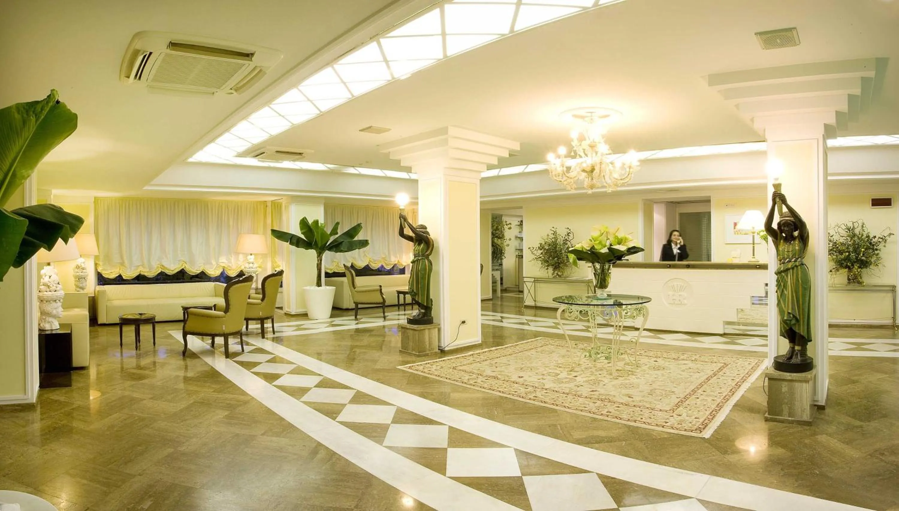 Lobby or reception in Hotel Roma