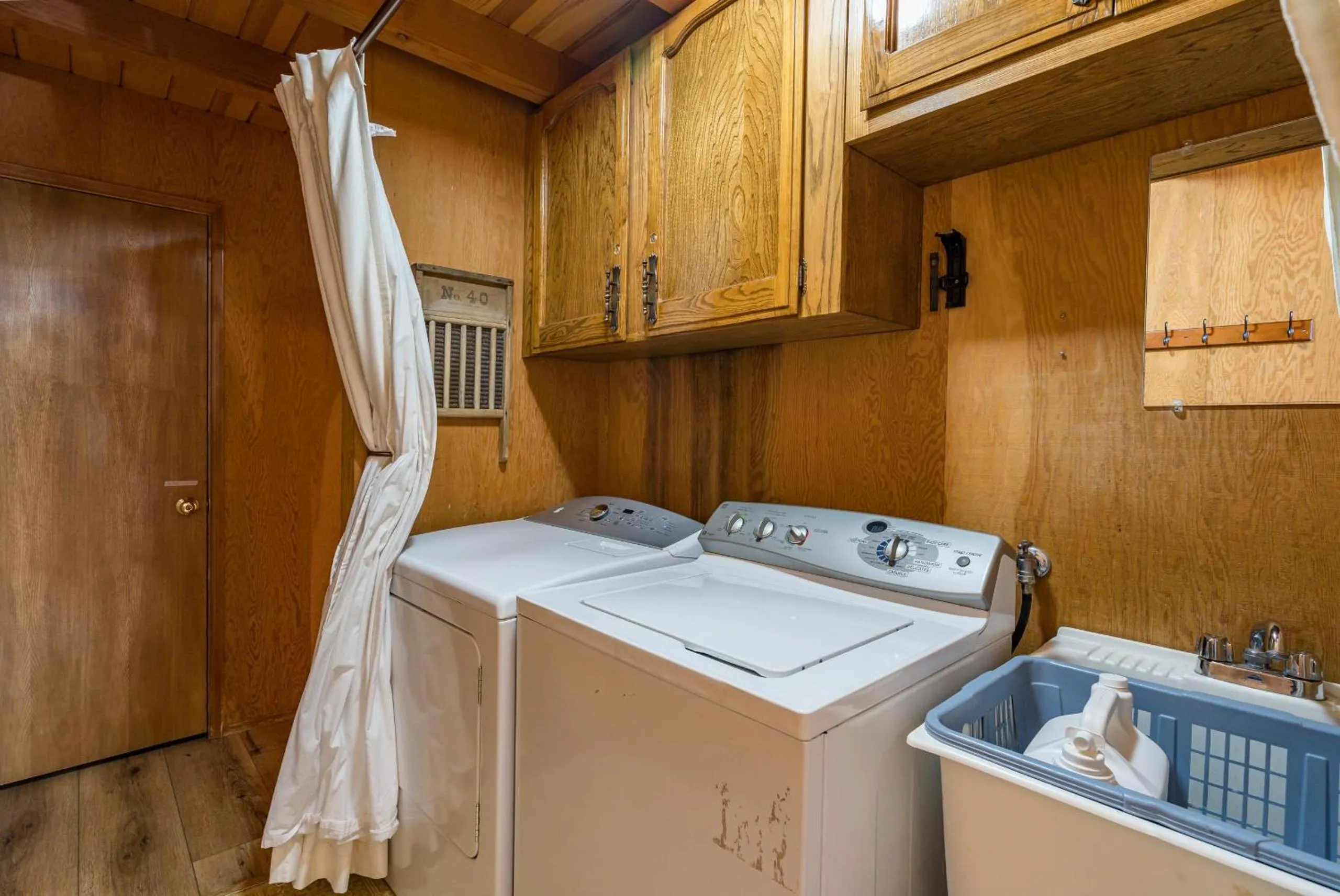 Bed in Yosemite Vista