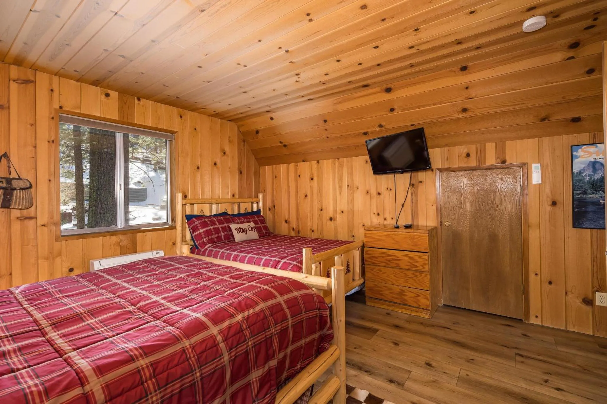 Bed in Yosemite Vista