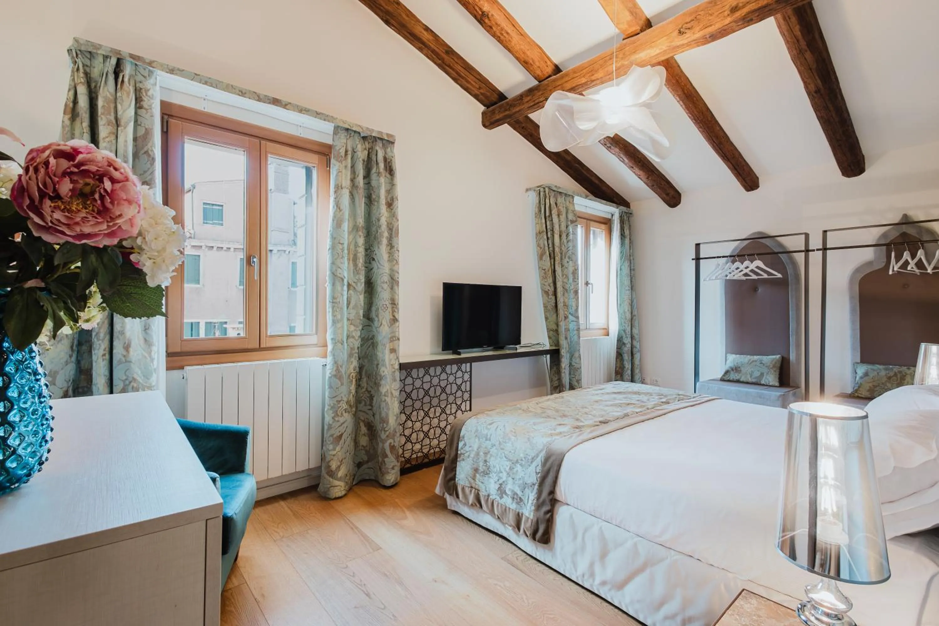 Photo of the whole room, Bed in Dimora Capuleti