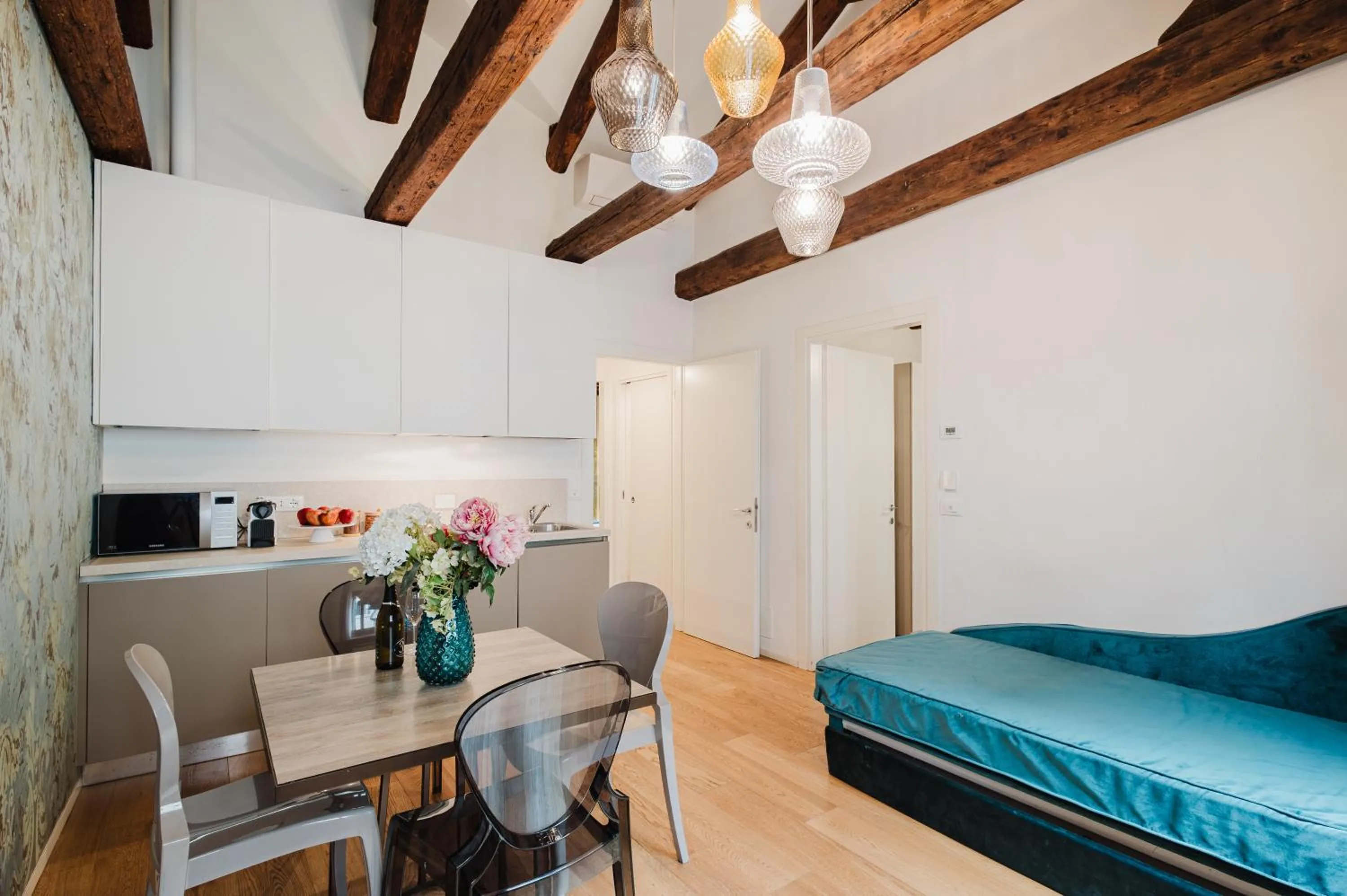 Seating area, Bed in Dimora Capuleti