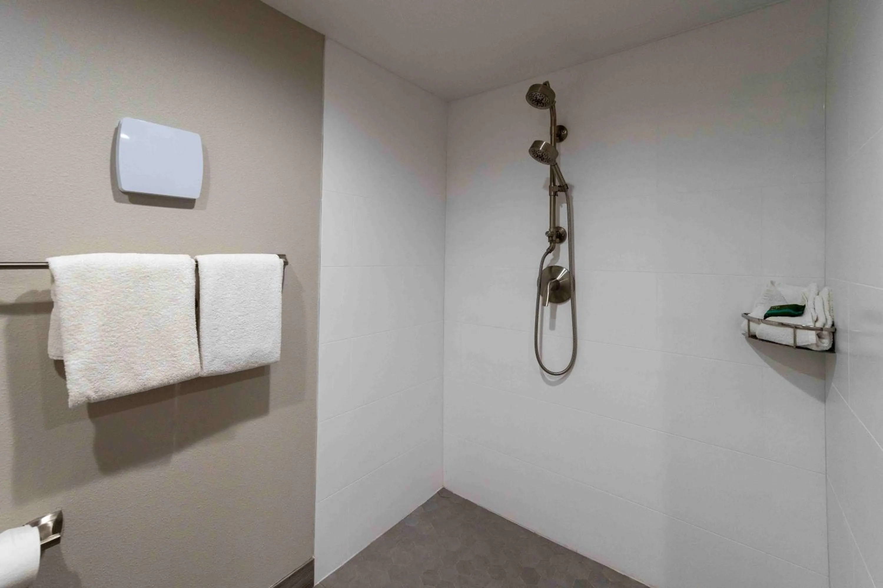 Bathroom in MCM Elegante Hotel