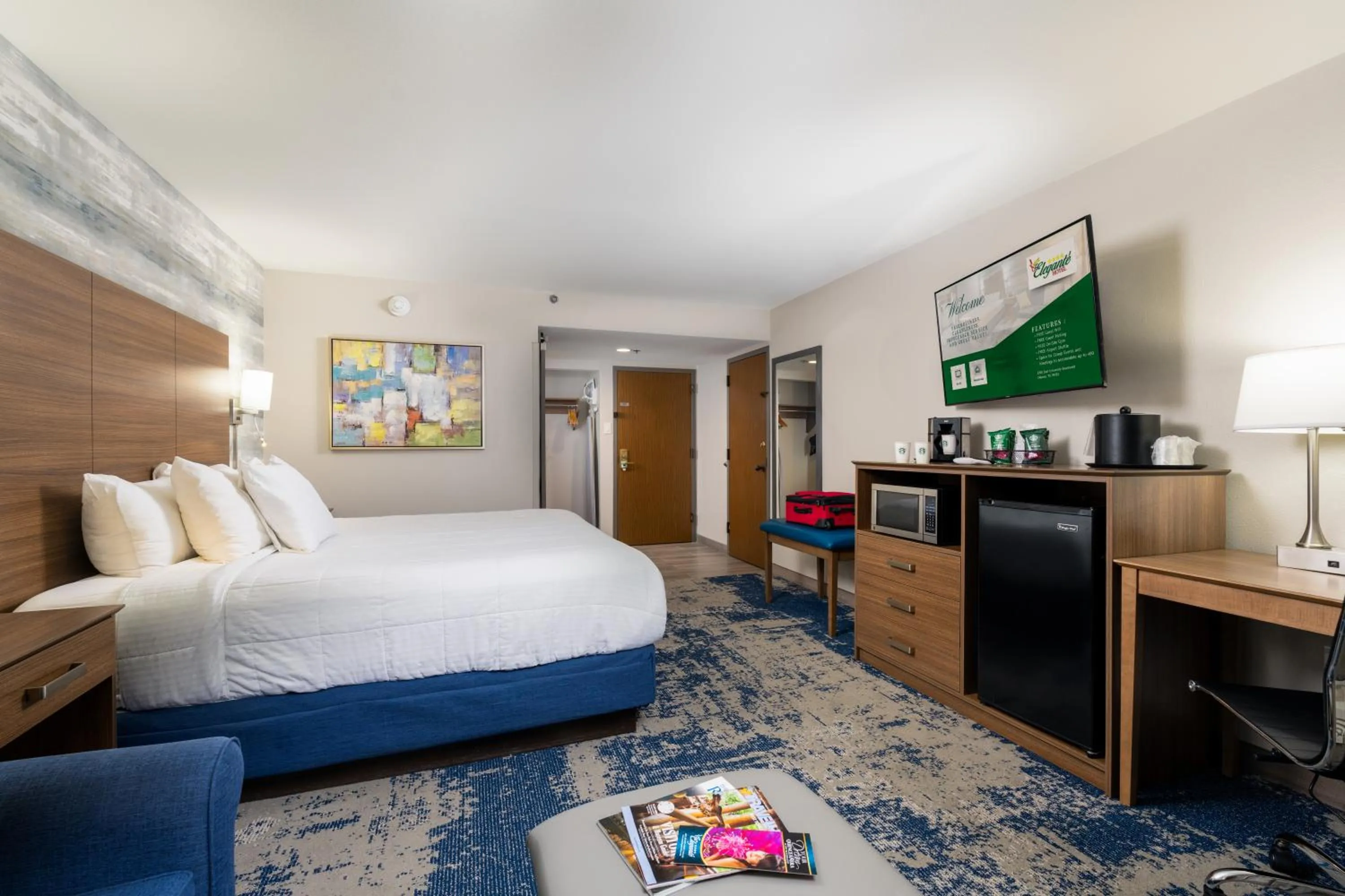 Bed in MCM Elegante Hotel