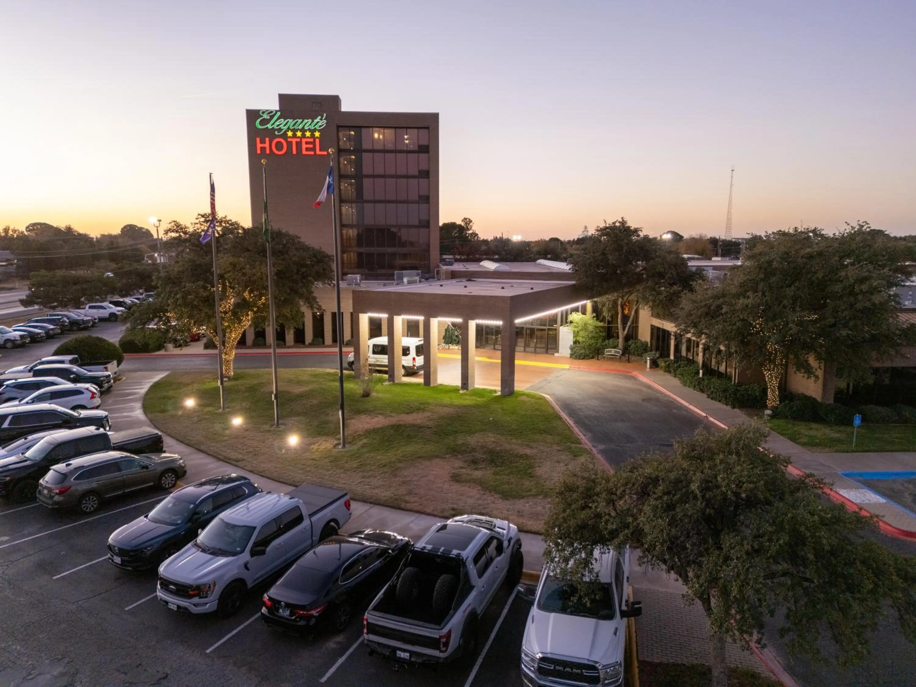 Property building in MCM Elegante Hotel