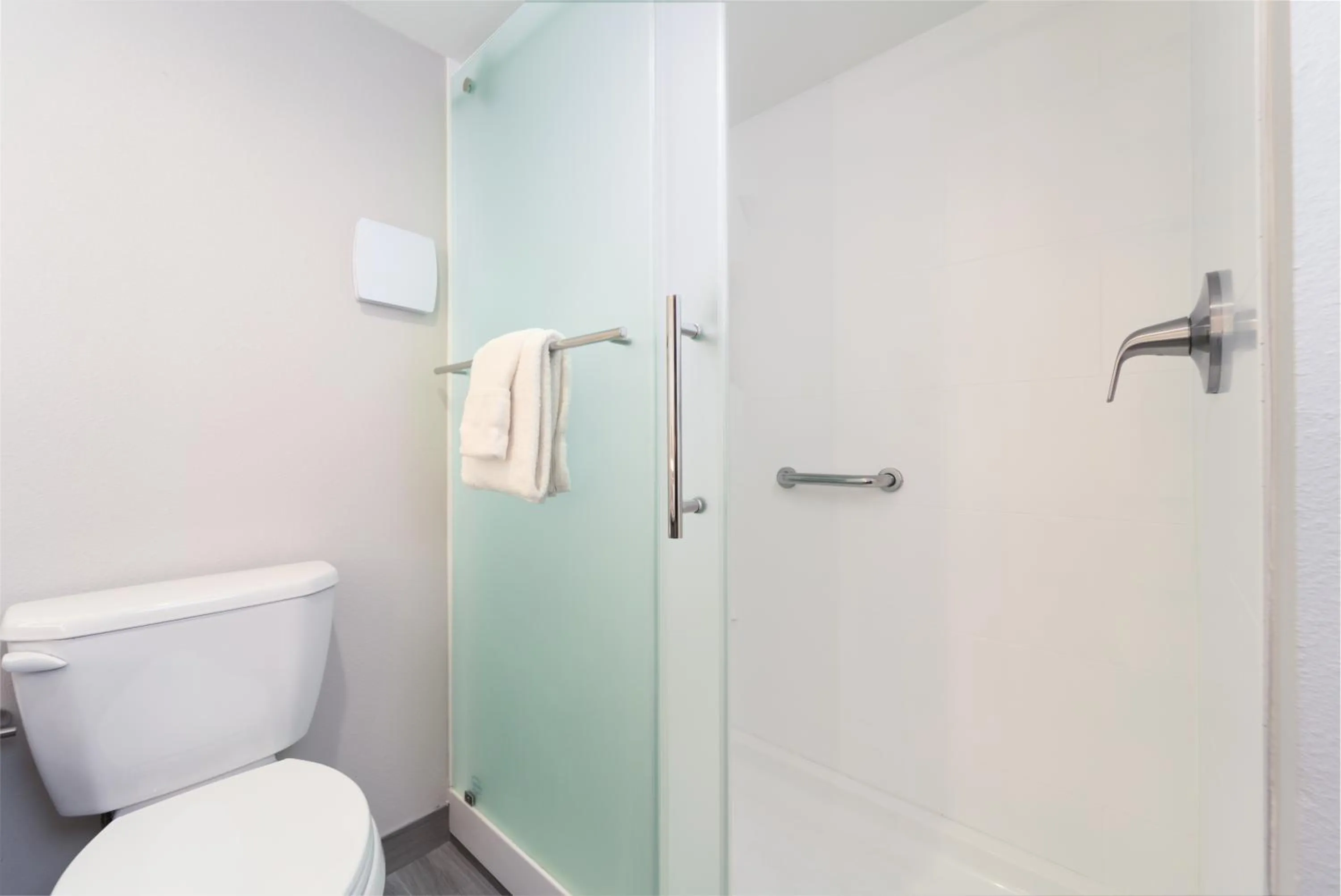 Bathroom in MCM Elegante Hotel