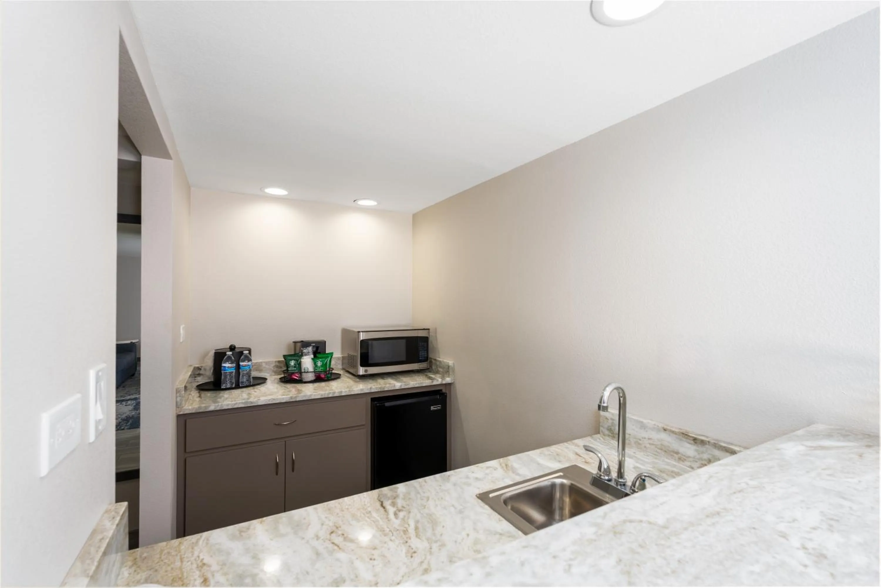 Bed in MCM Elegante Hotel