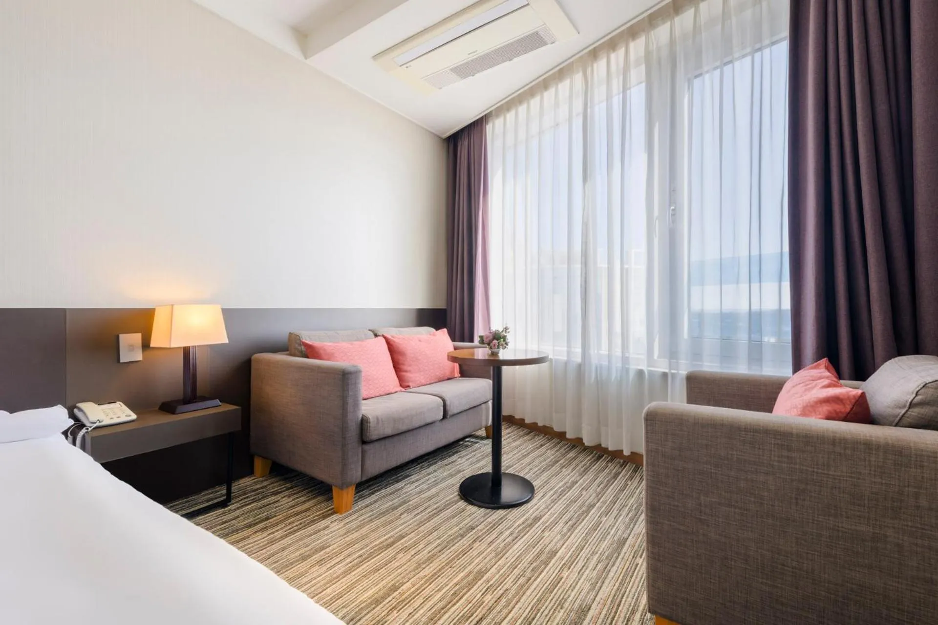 Decorative detail, Bed in Shin Shin Hotel Jeju Worldcup