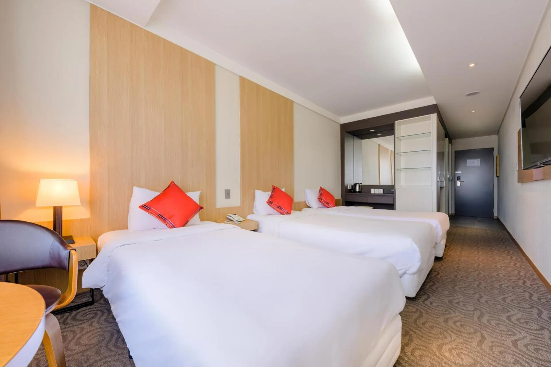 Decorative detail, Bed in Shin Shin Hotel Jeju Worldcup