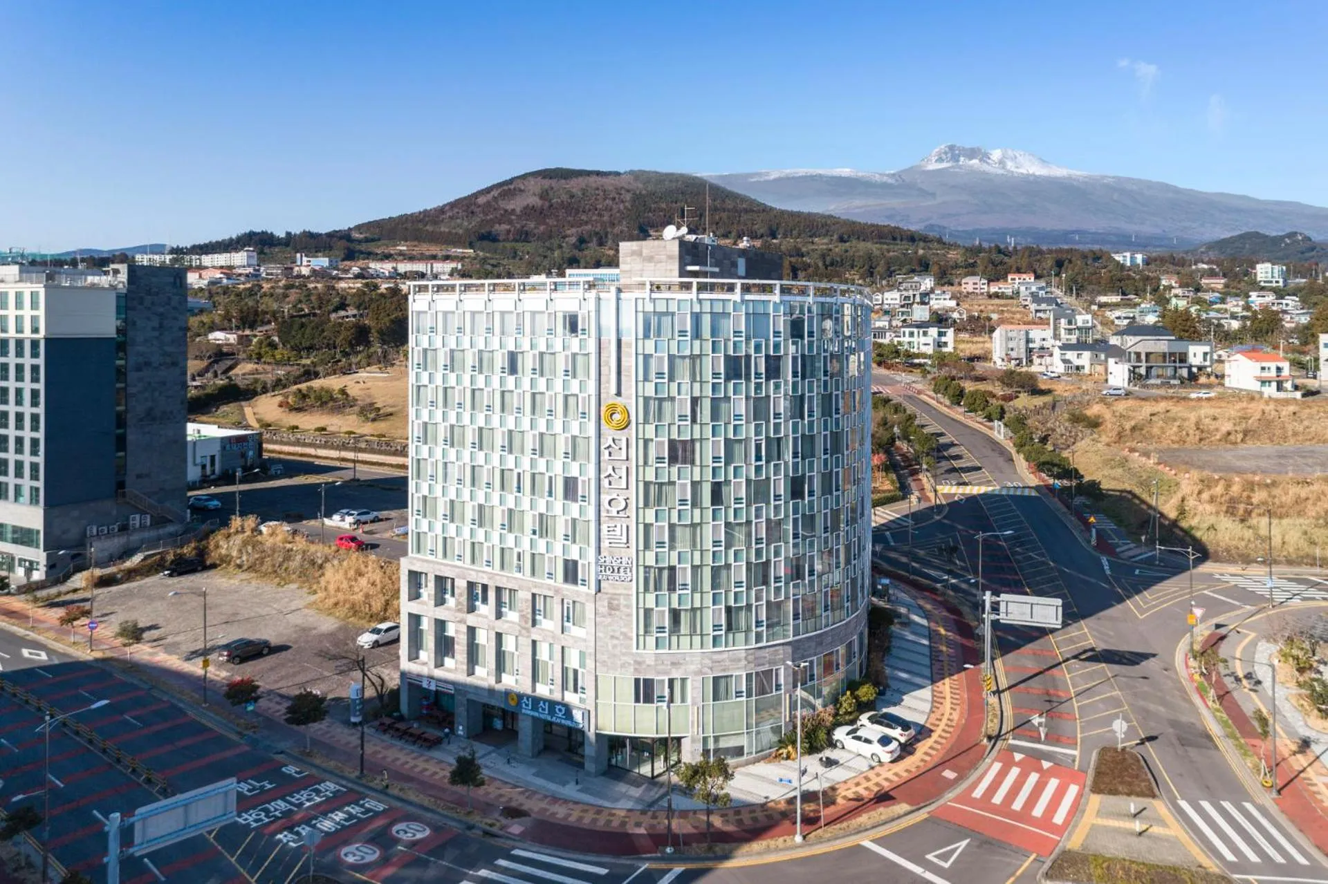 Facade/entrance in Shin Shin Hotel Jeju Worldcup
