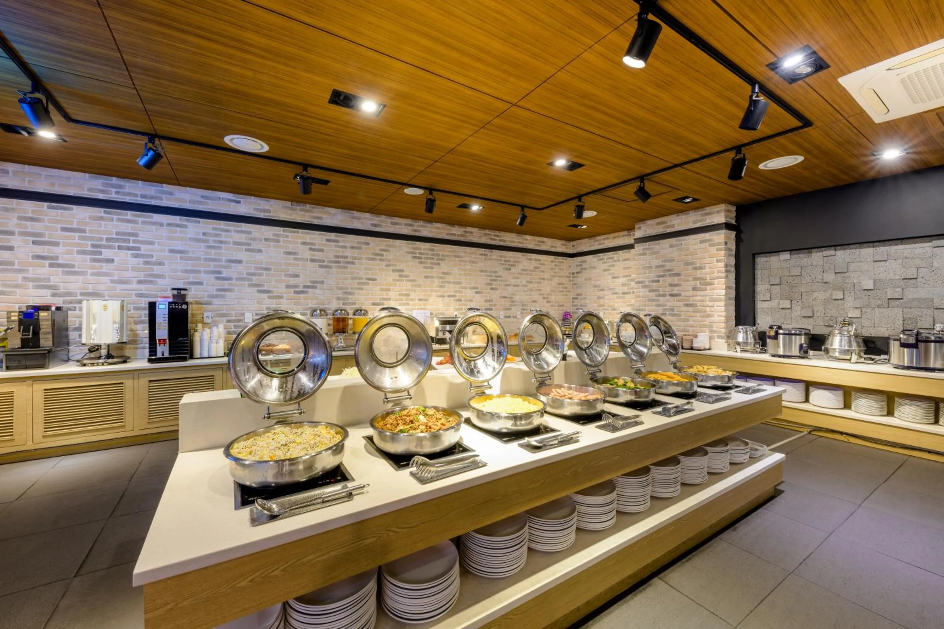 Restaurant/places to eat in Shin Shin Hotel Jeju Worldcup