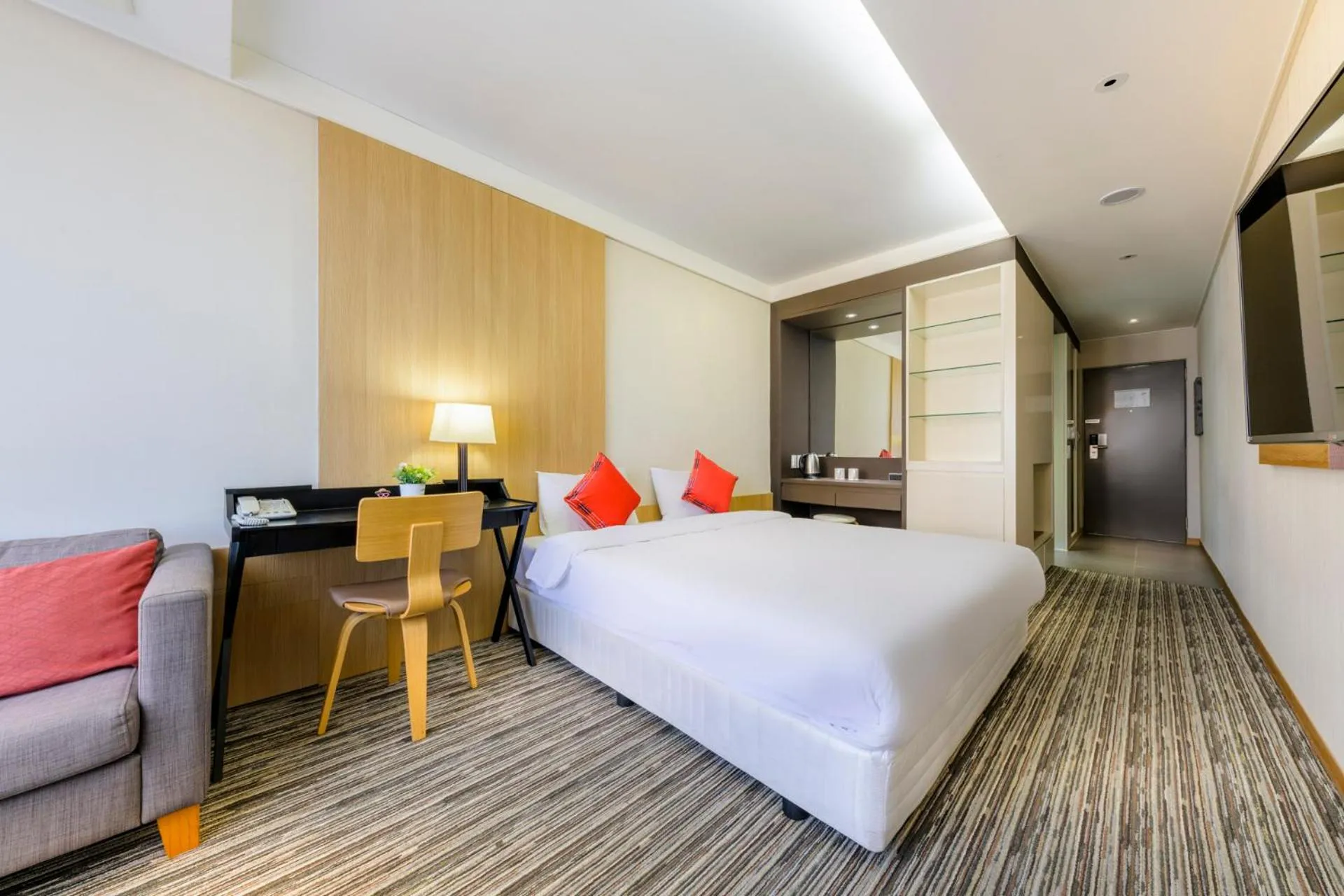 Bed in Shin Shin Hotel Jeju Worldcup