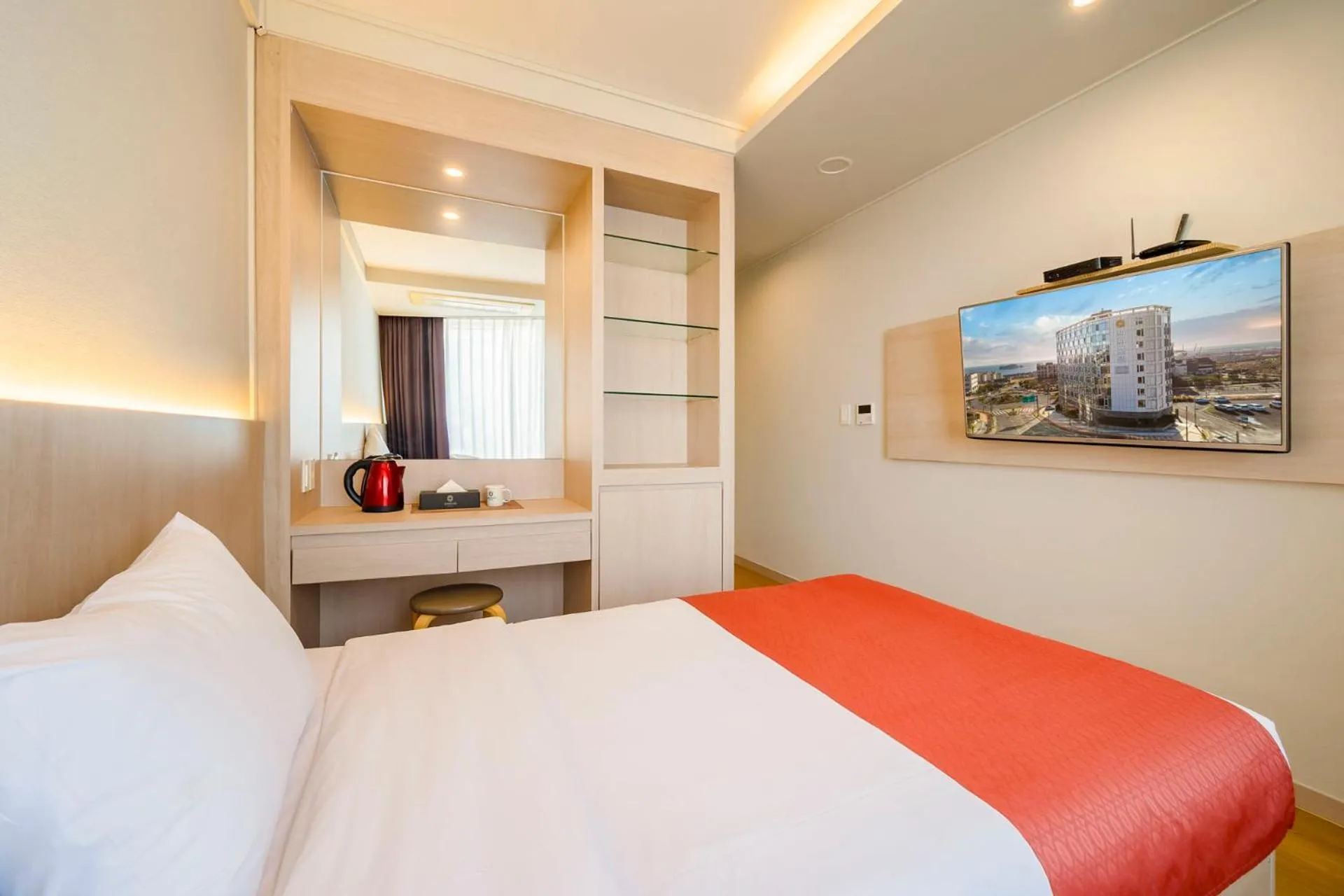 Bed in Shin Shin Hotel Jeju Worldcup