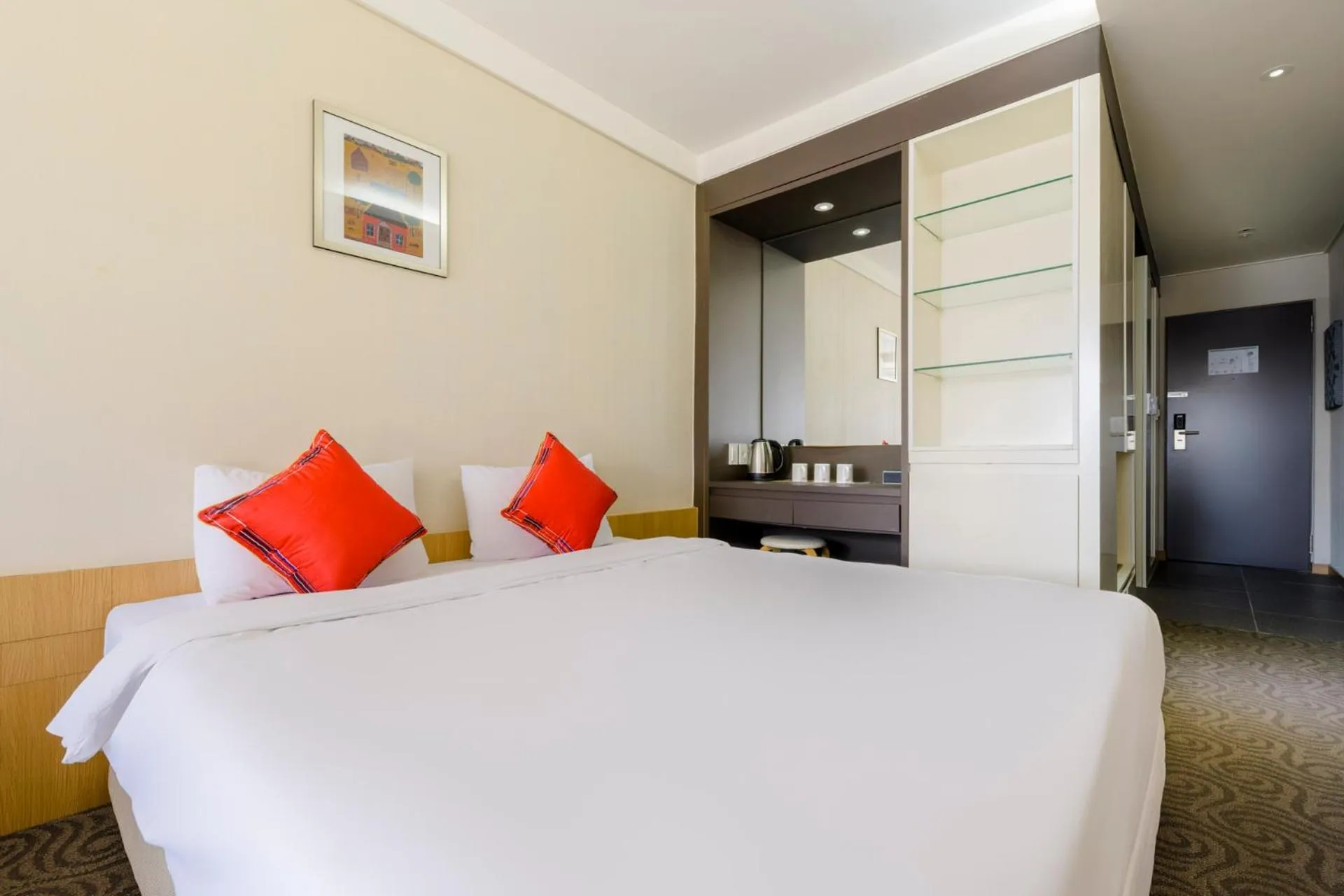 Decorative detail, Bed in Shin Shin Hotel Jeju Worldcup