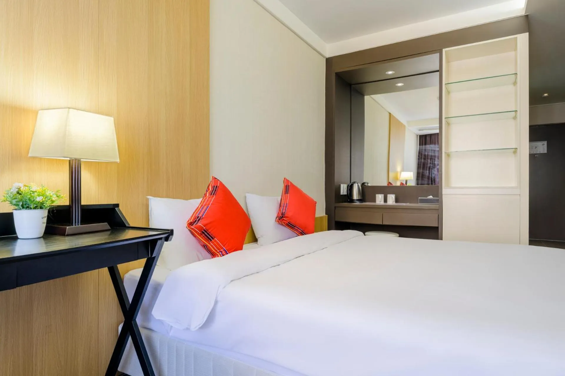 Bed in Shin Shin Hotel Jeju Worldcup