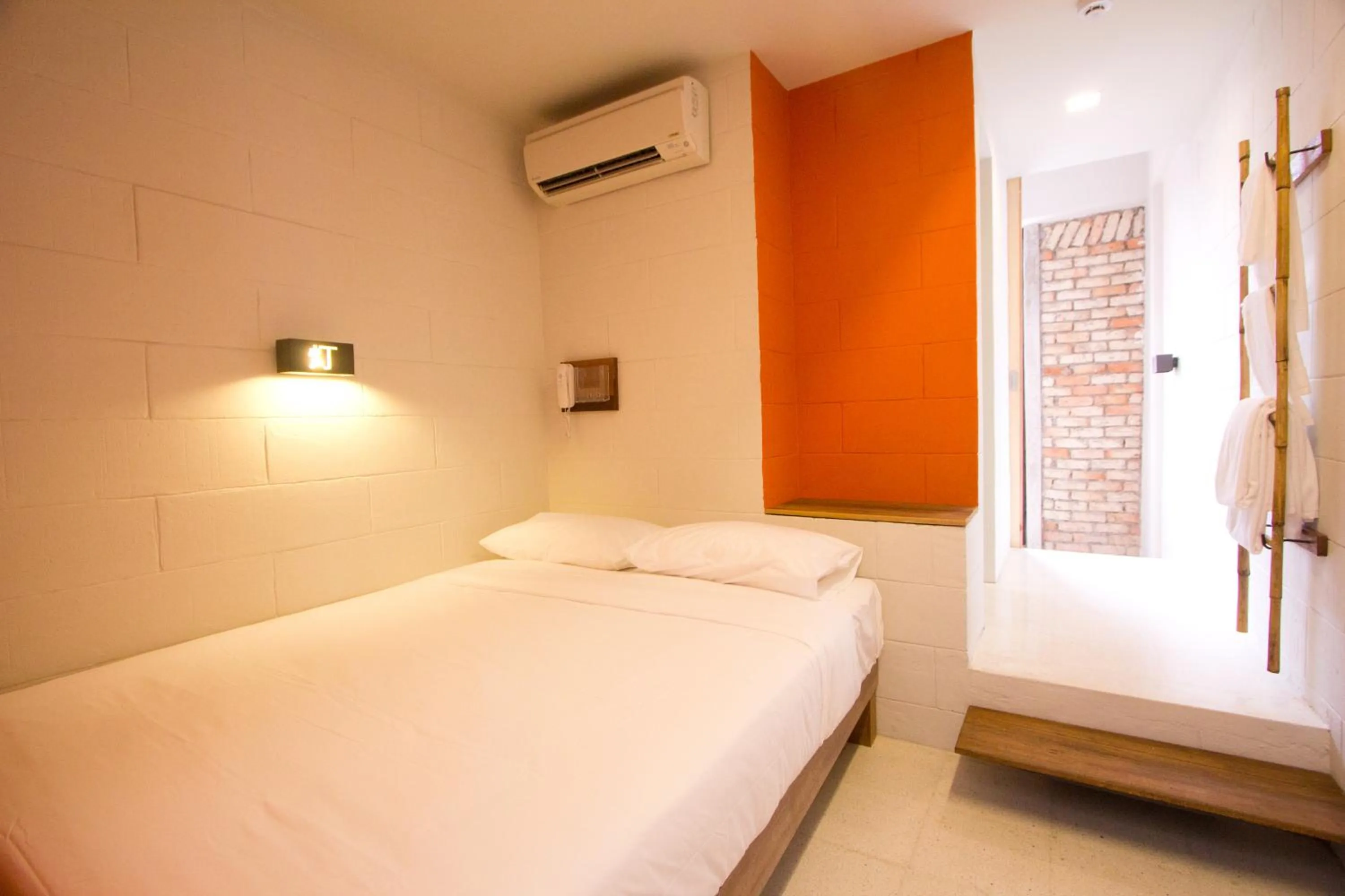 Photo of the whole room, Bed in Lantern Hotel