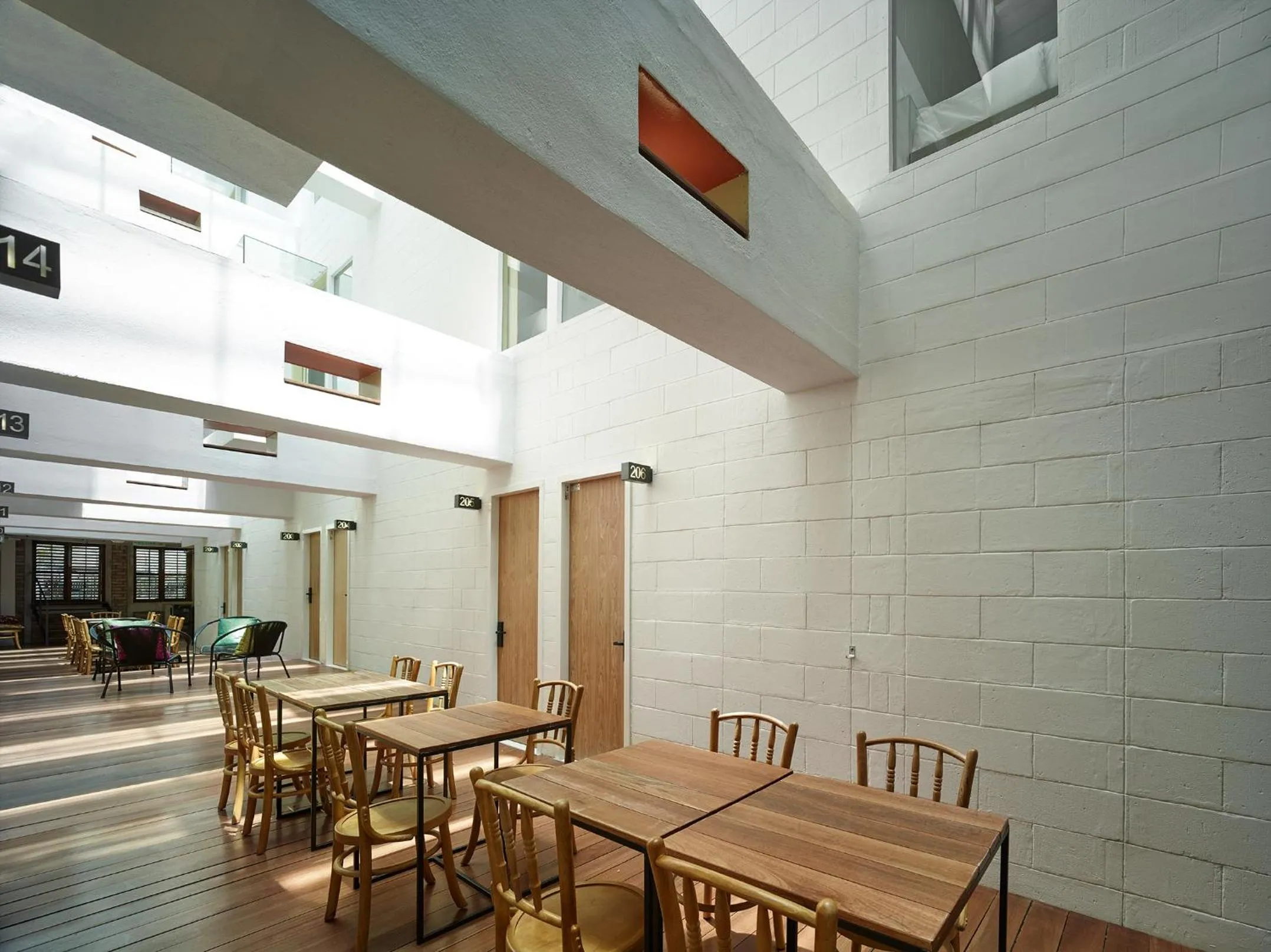 Restaurant/places to eat in Lantern Hotel