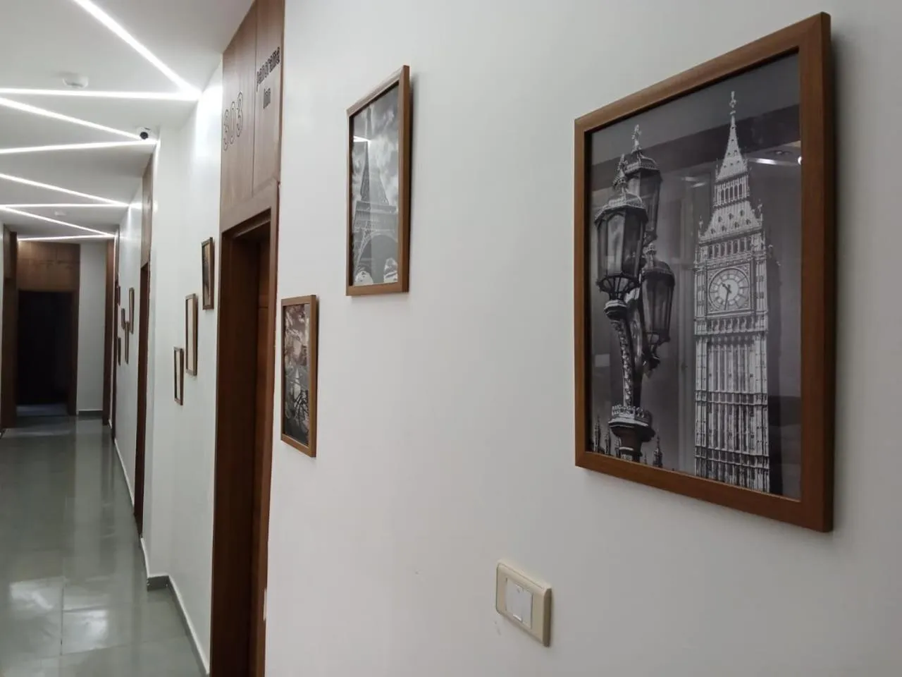 Decorative detail in New Panorama Inn