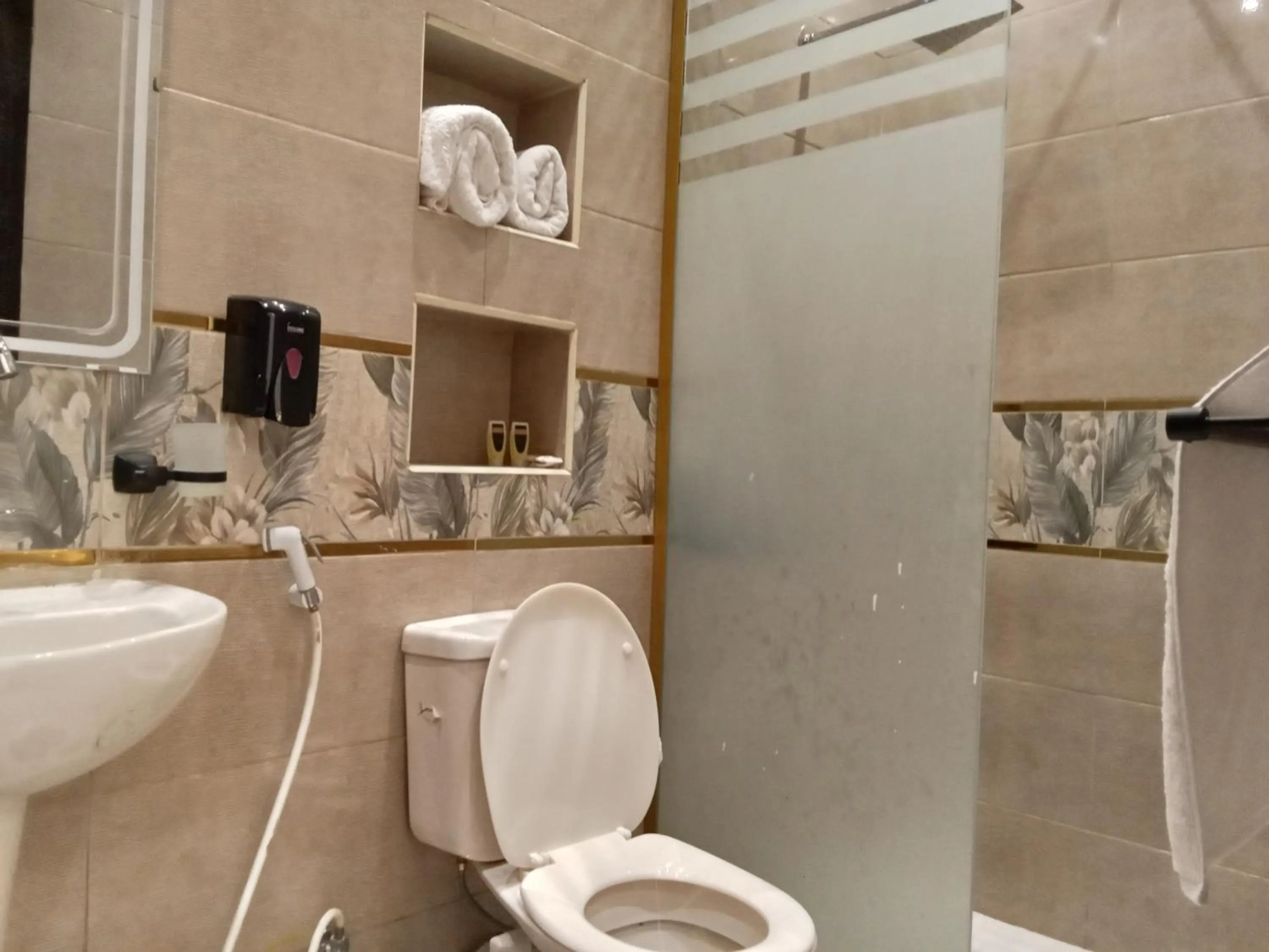 Bathroom in New Panorama Inn