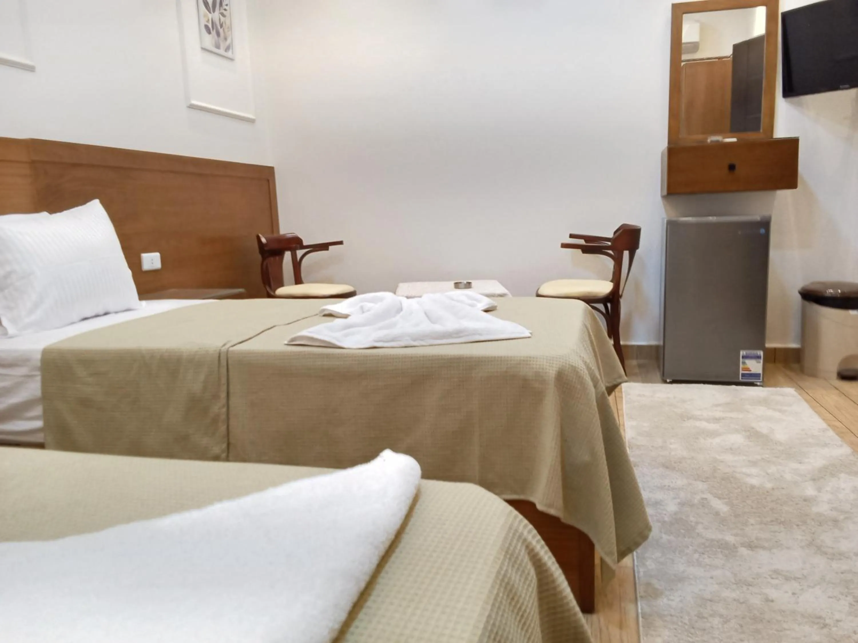 Photo of the whole room, Bed in New Panorama Inn