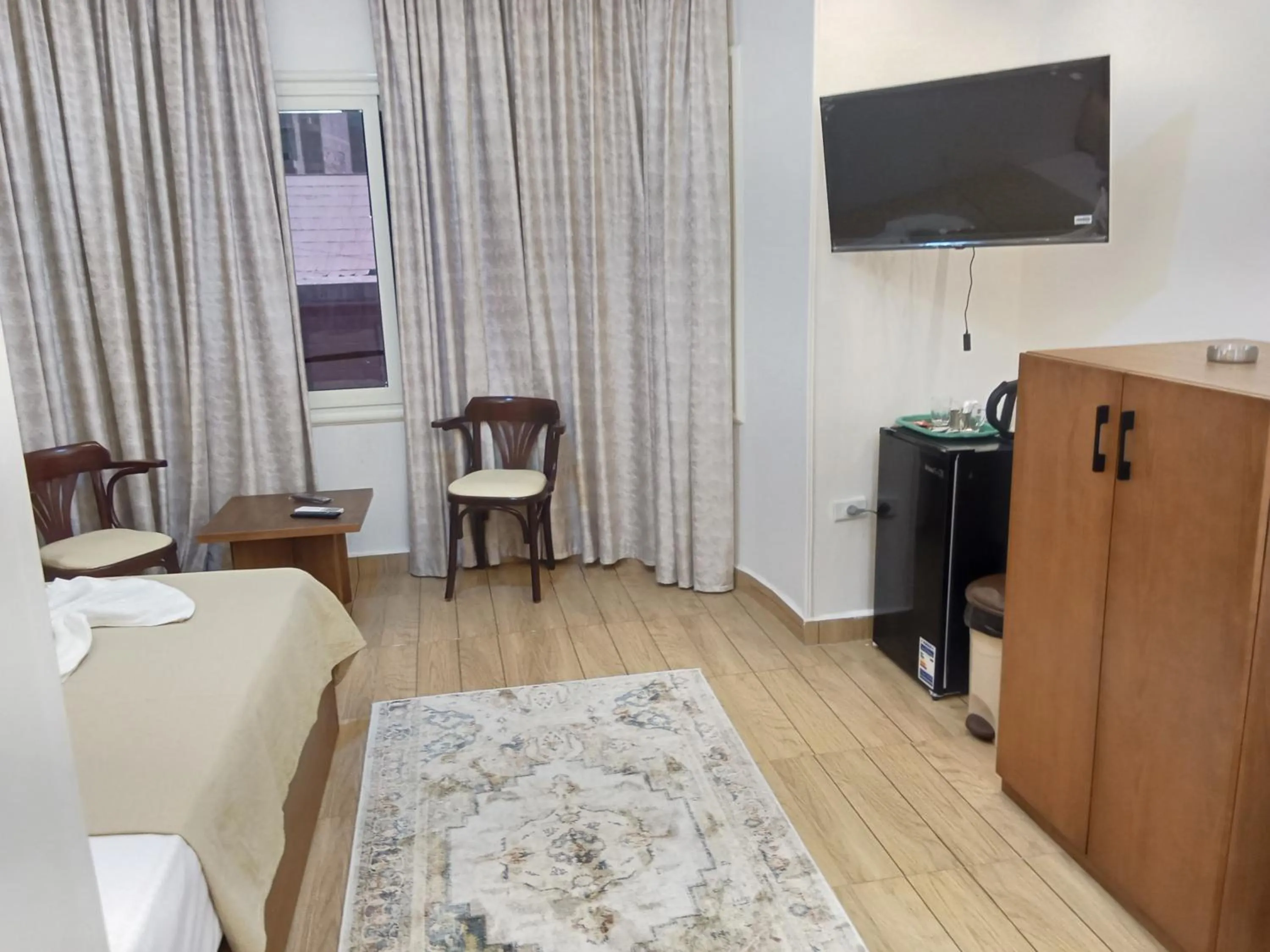 Photo of the whole room in New Panorama Inn